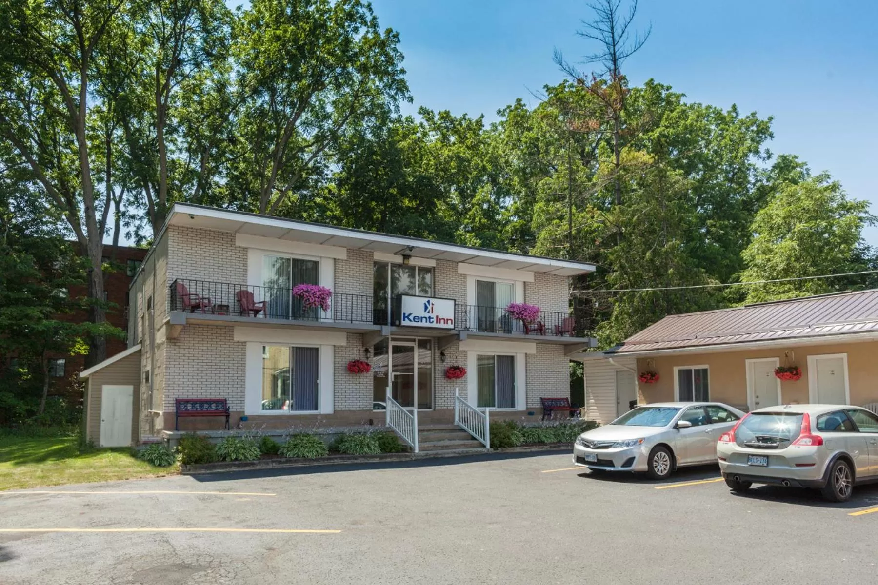 Facade/entrance, Property Building in Kent Inn