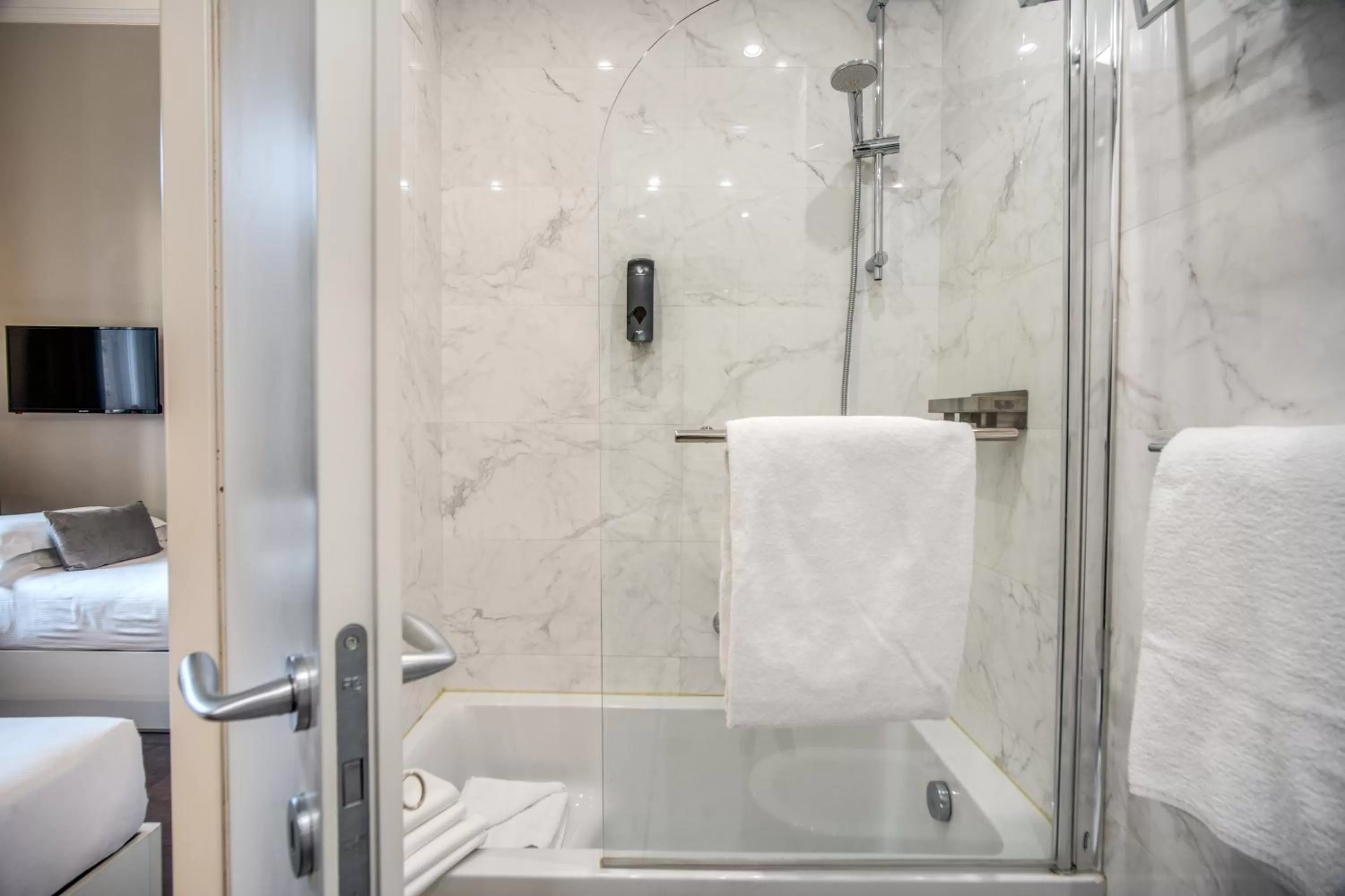 Shower in Hotel San Silvestro