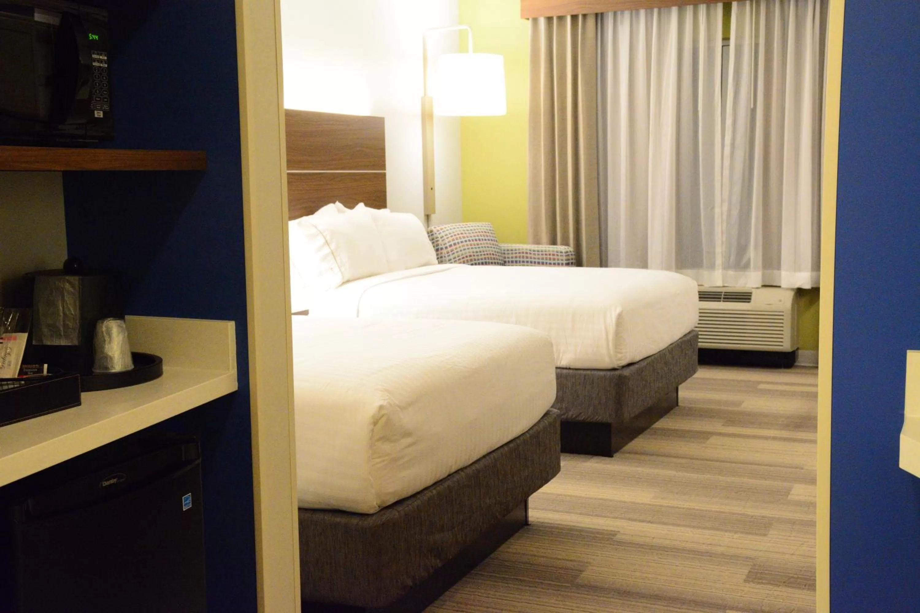 Photo of the whole room, Bed in Holiday Inn Express & Suites Lexington Park California by IHG