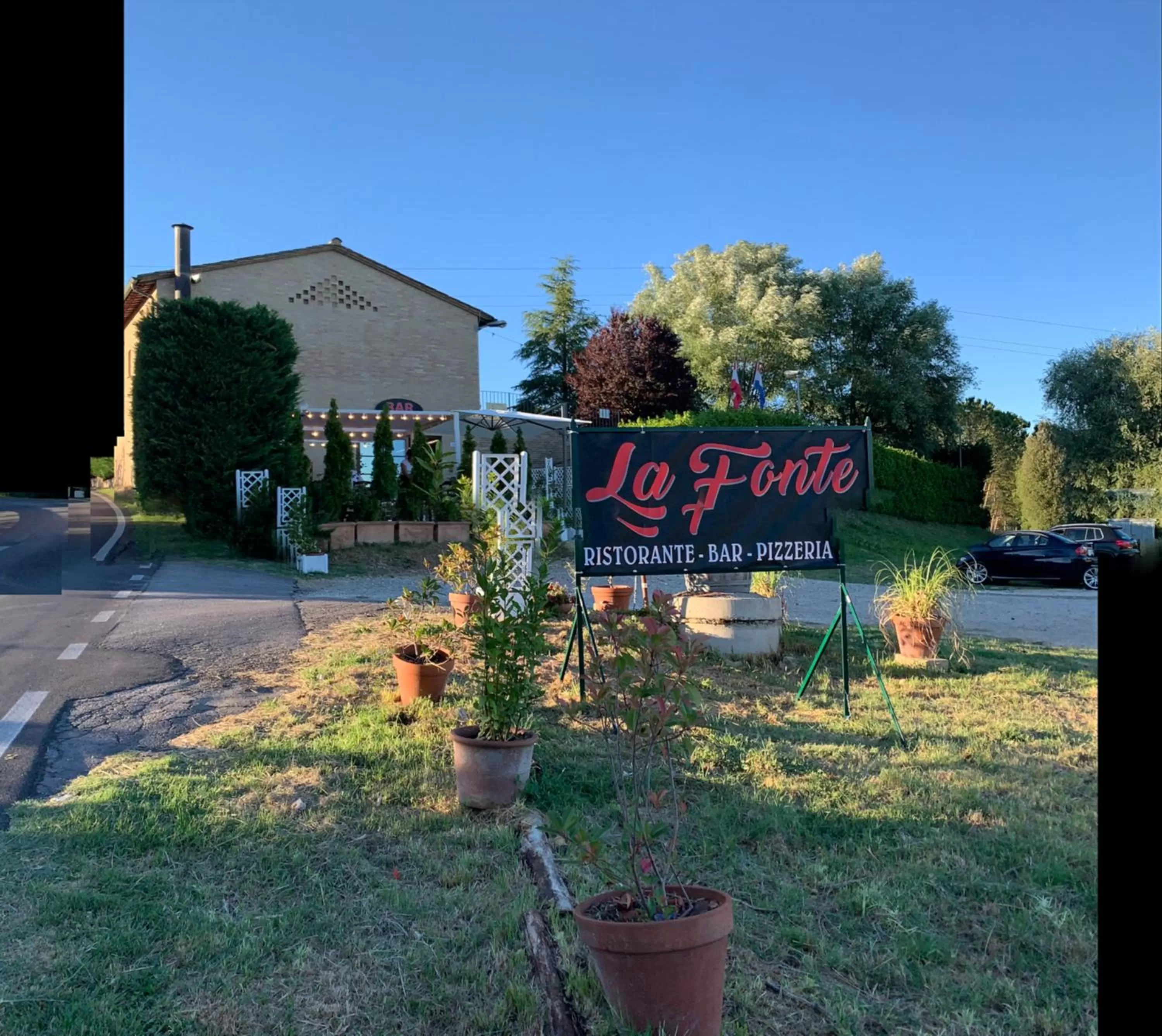 Restaurant/places to eat in Fonte Dei Tufi