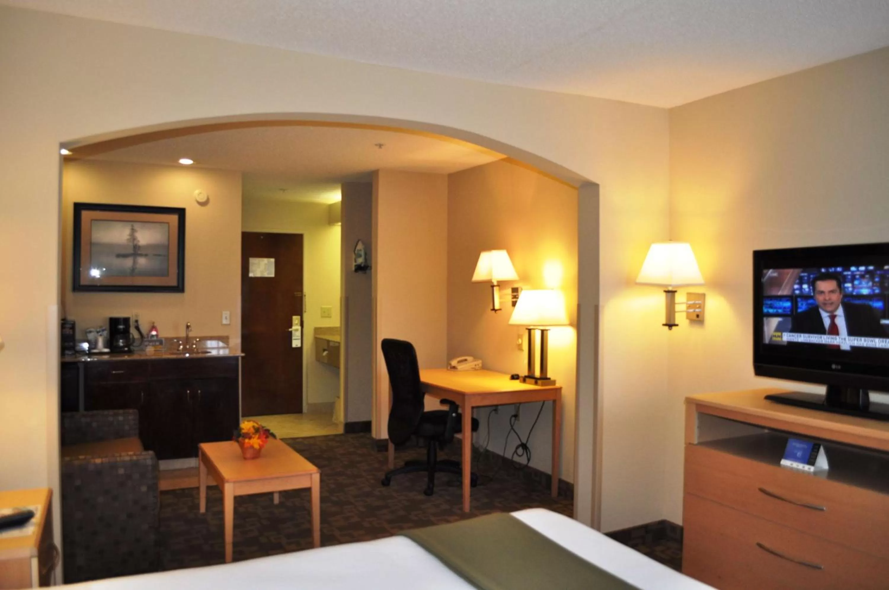 Photo of the whole room, Bed in SureStay Plus Hotel by Best Western Roanoke Rapids I-95
