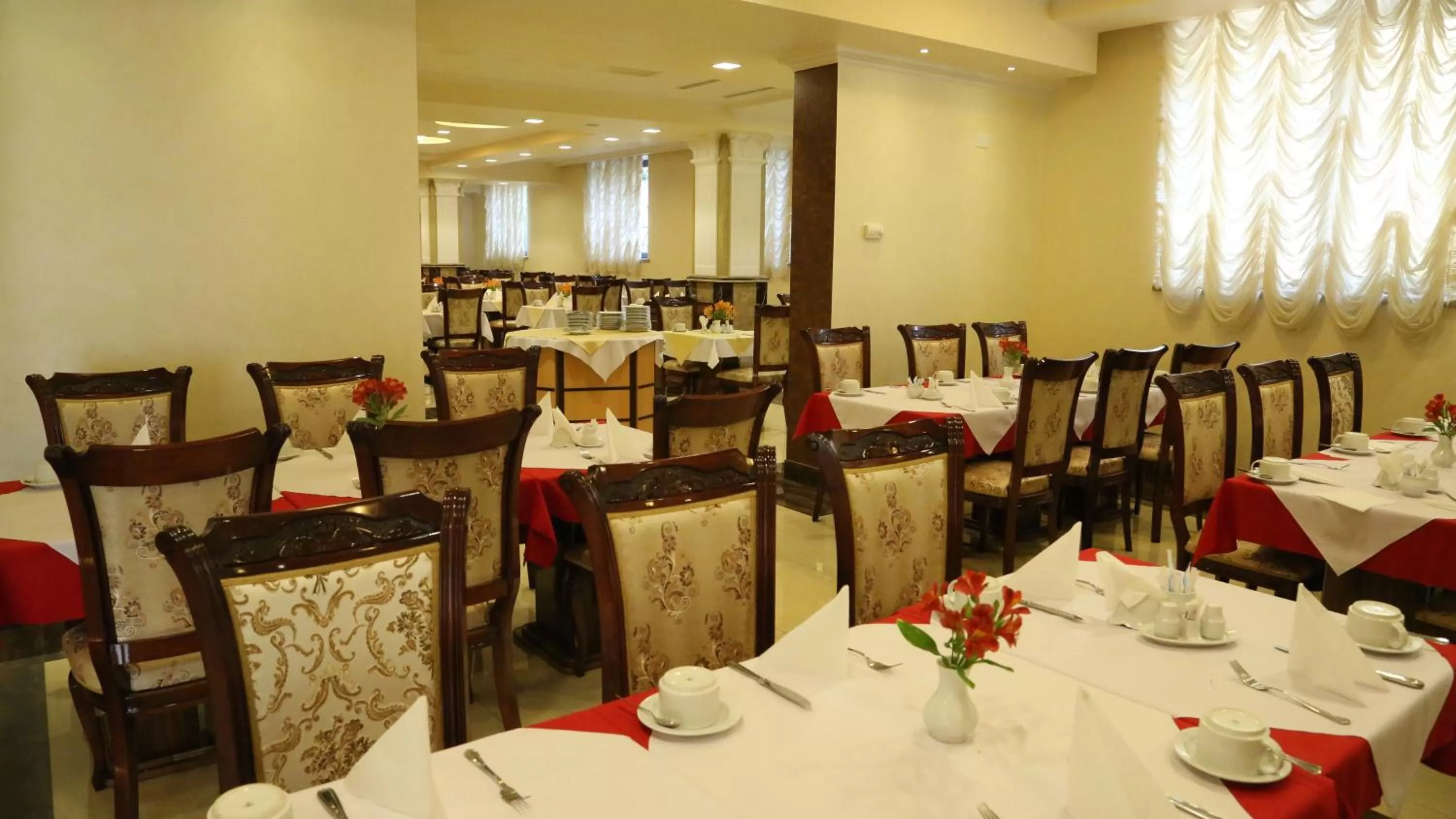 Restaurant/places to eat in Royal Plaza by Stellar Hotels, Yerevan