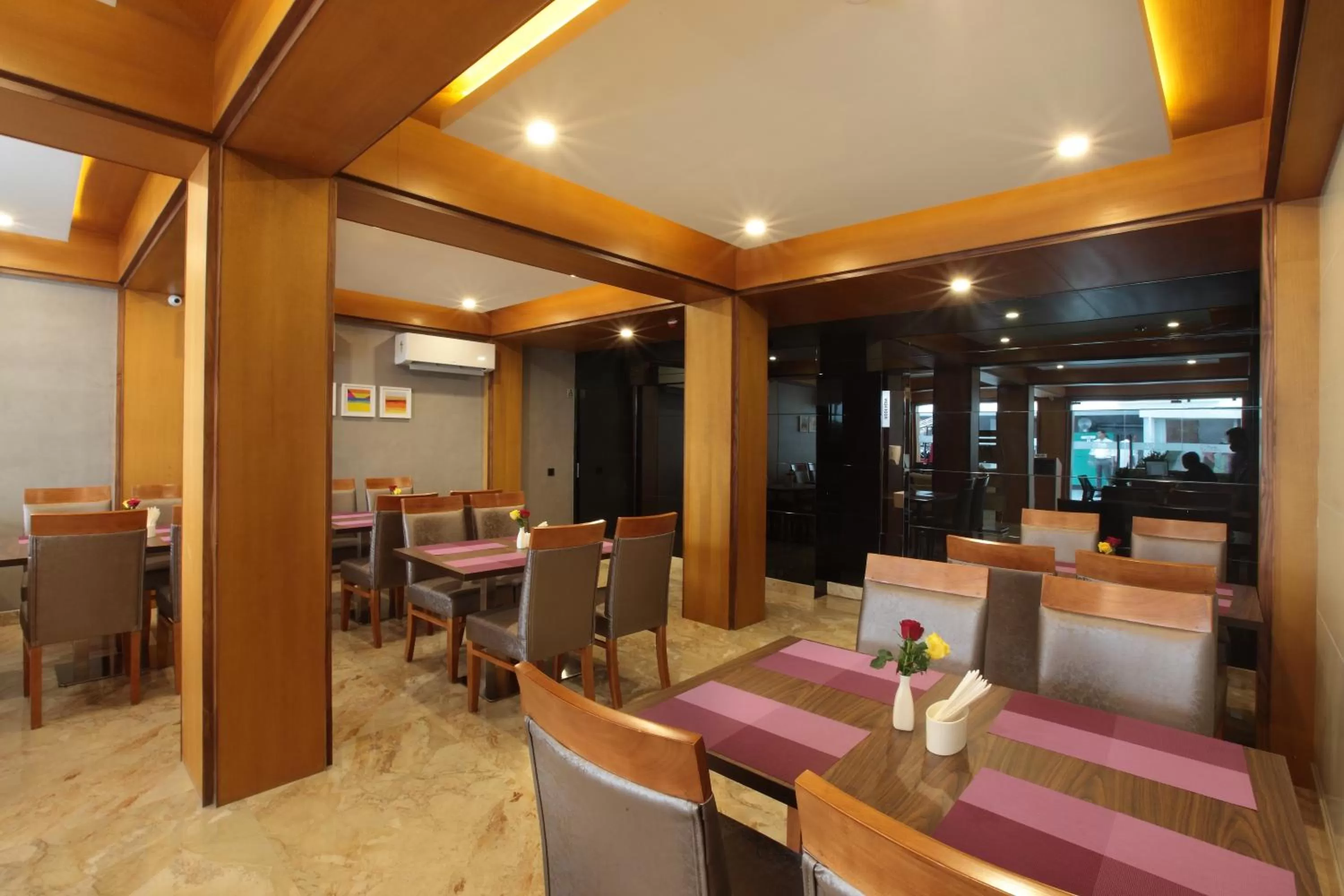 Restaurant/Places to Eat in Hotel Park Residency