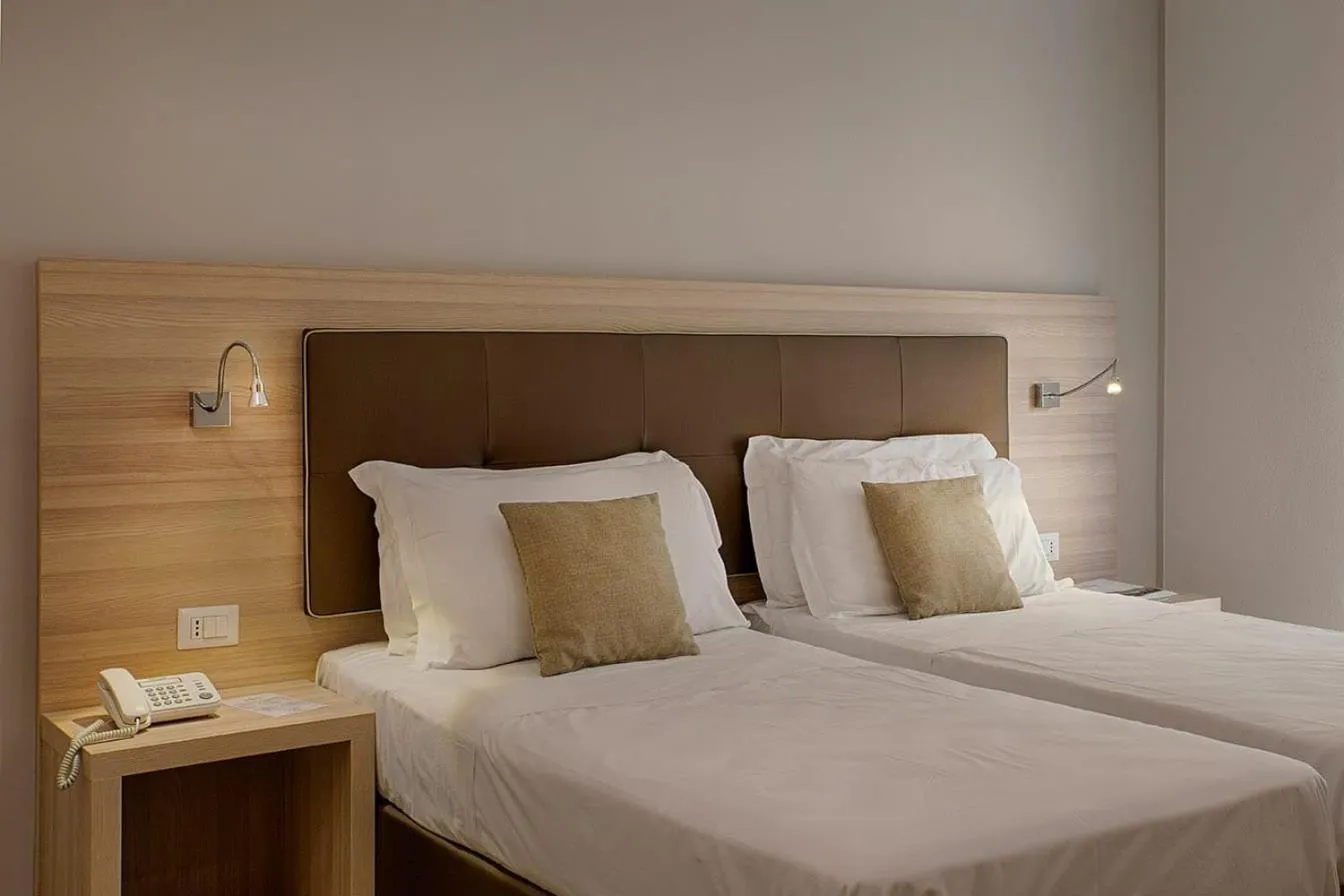 Bedroom, Bed in American Hotel