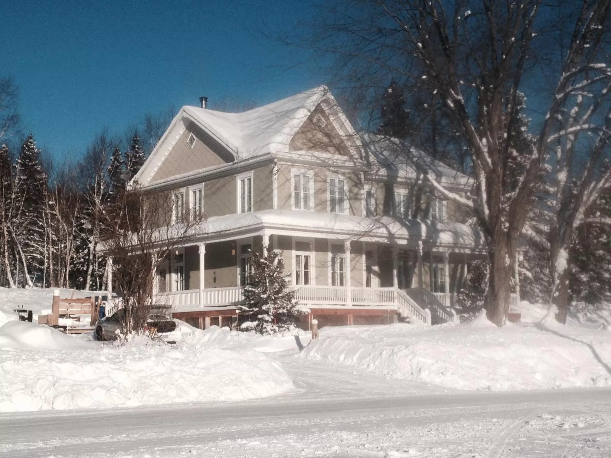 Facade/entrance, Winter in Auberge Carpe Diem