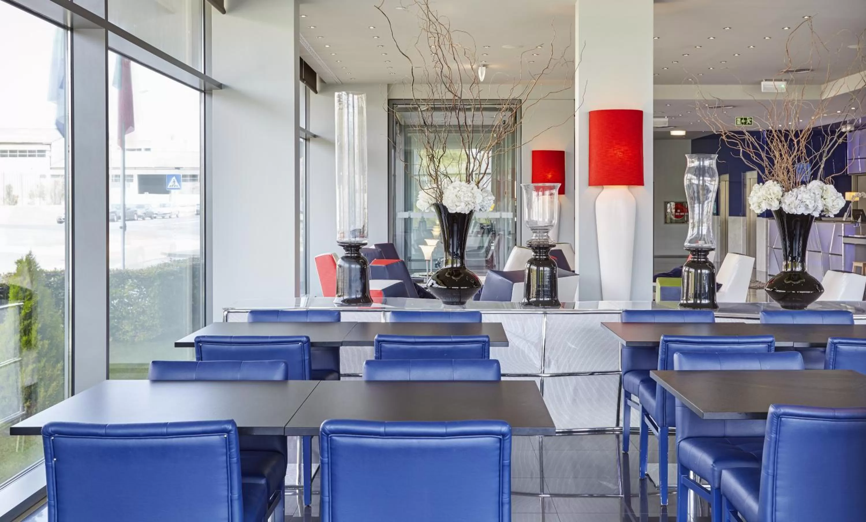 Restaurant/places to eat in Holiday Inn Express Lisbon Alfragide by IHG