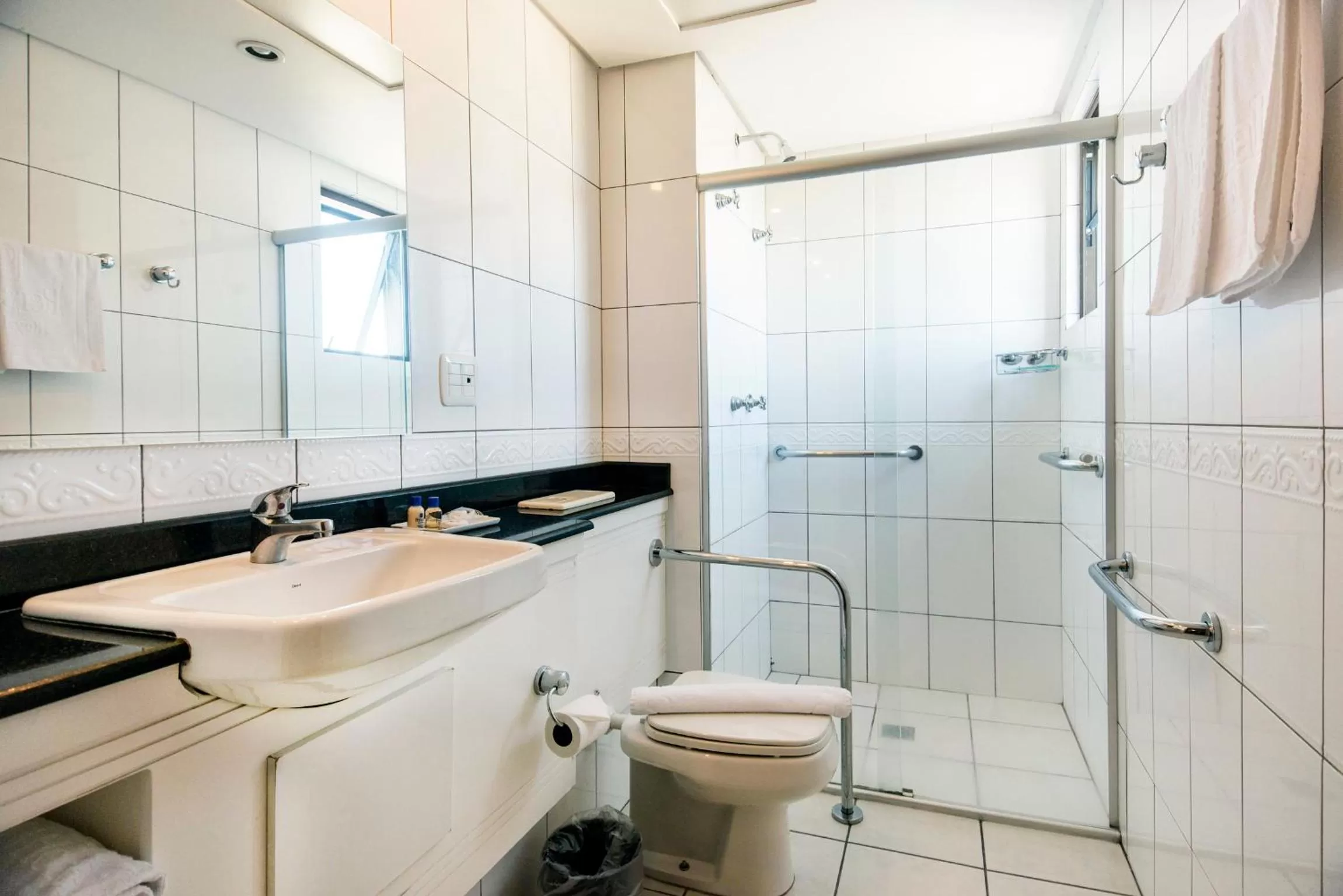 Bathroom in Tri Hotel Executive Caxias