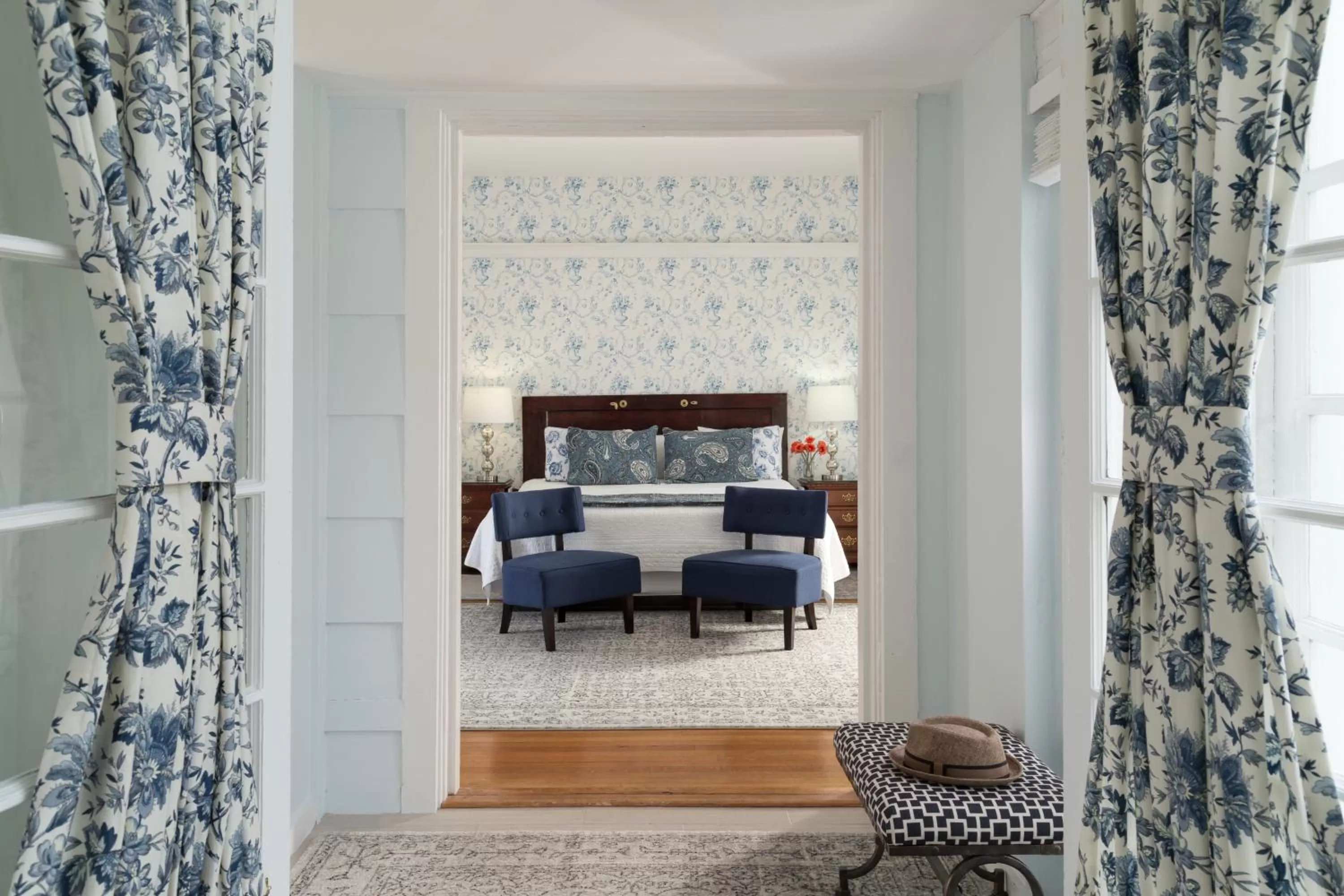 Bedroom, Bed in Four Chimneys Inn