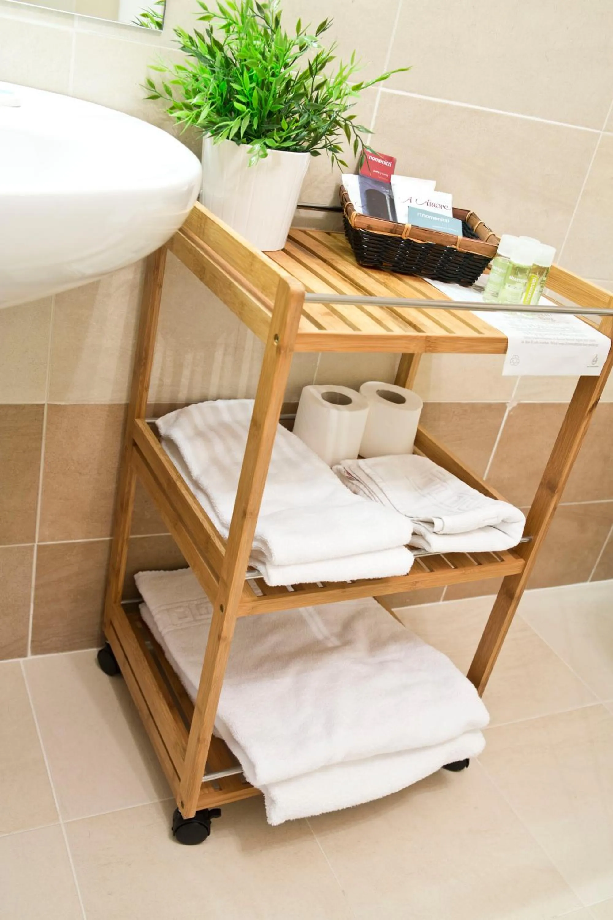 Bathroom, Bed in Hotel Arrope