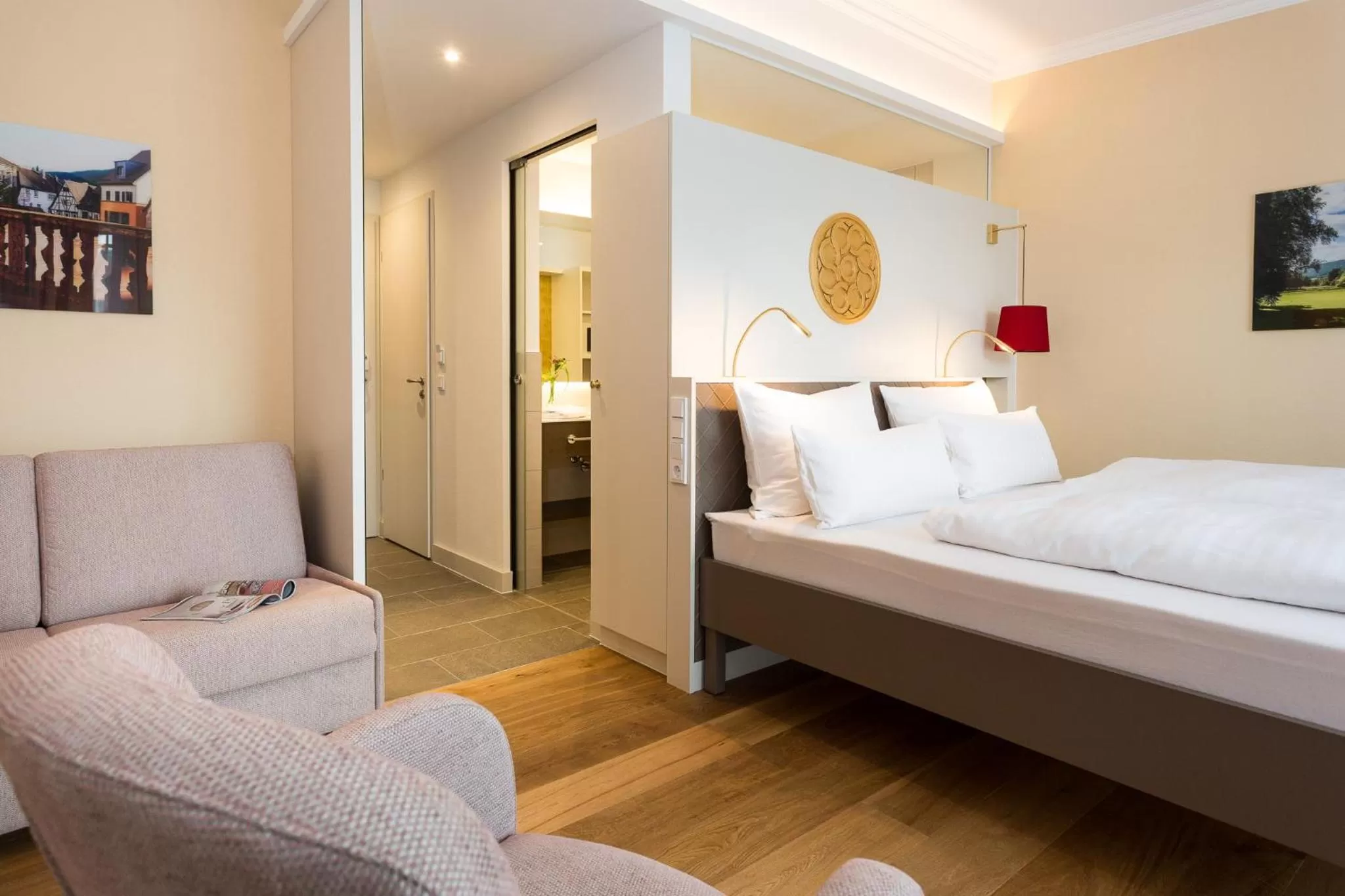 Bed in EMICH´S Hotel