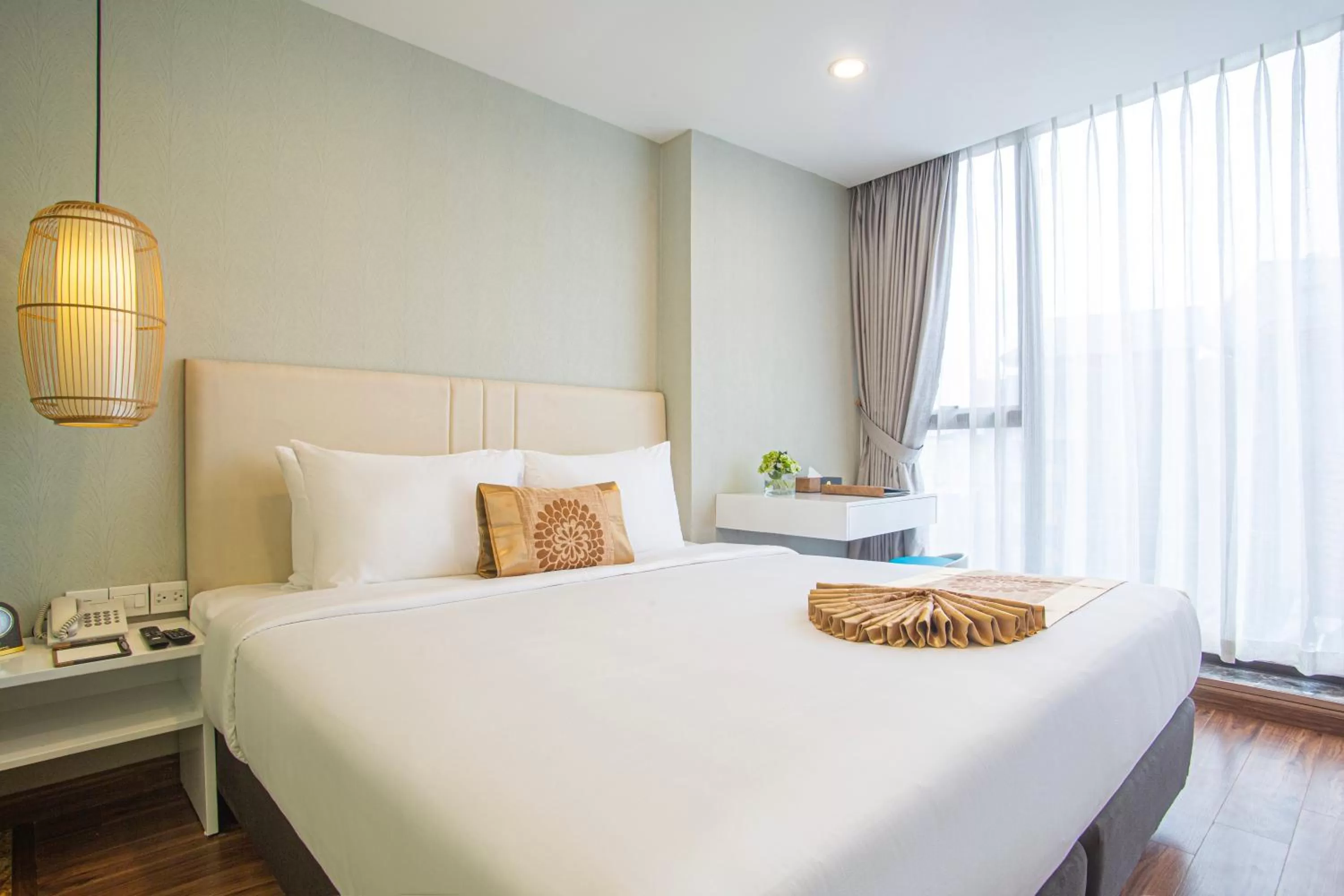 Bed in Bridge Lakeside Room For Rent Hanoi