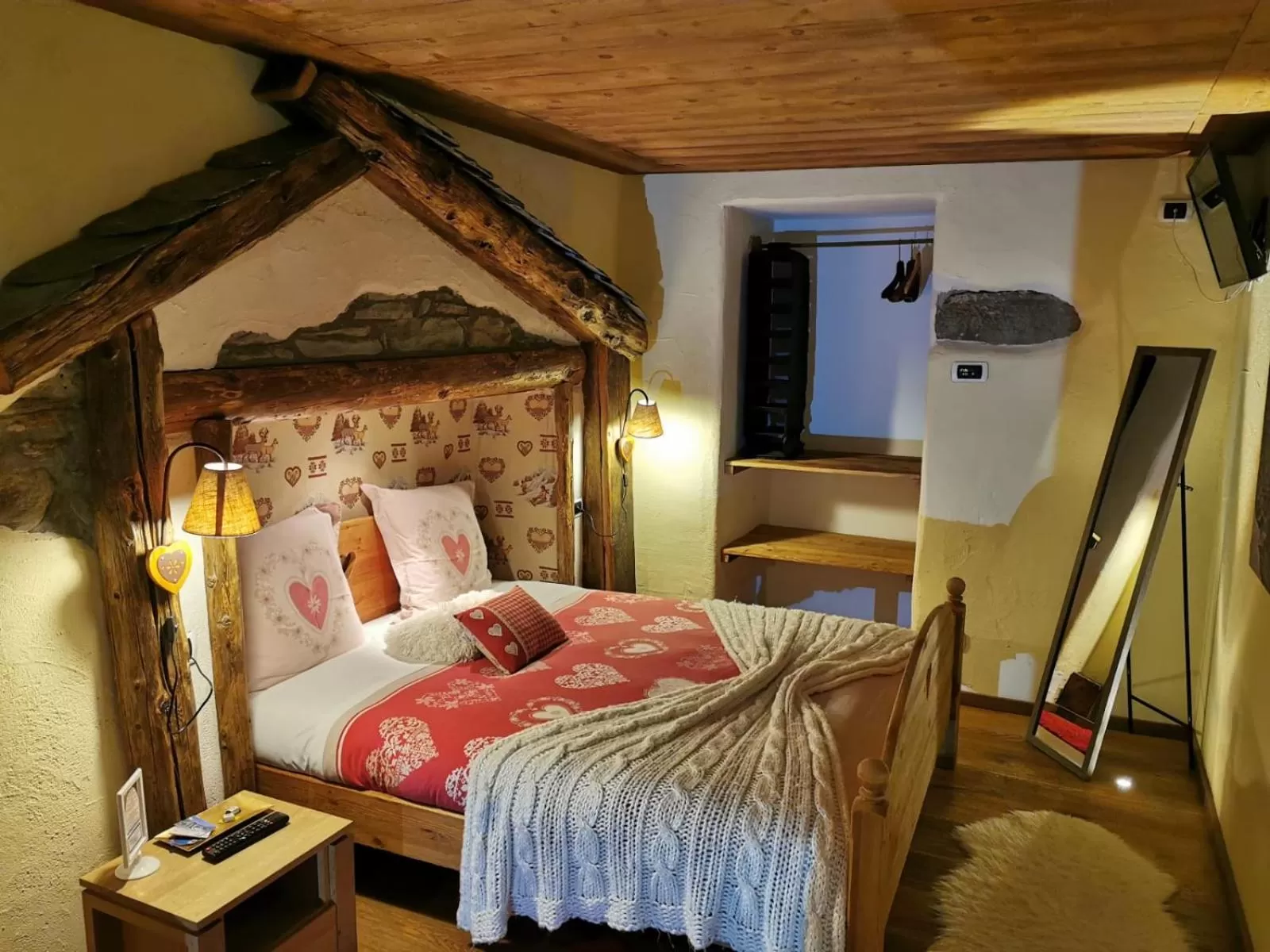 Photo of the whole room, Bed in Maison Le Cler