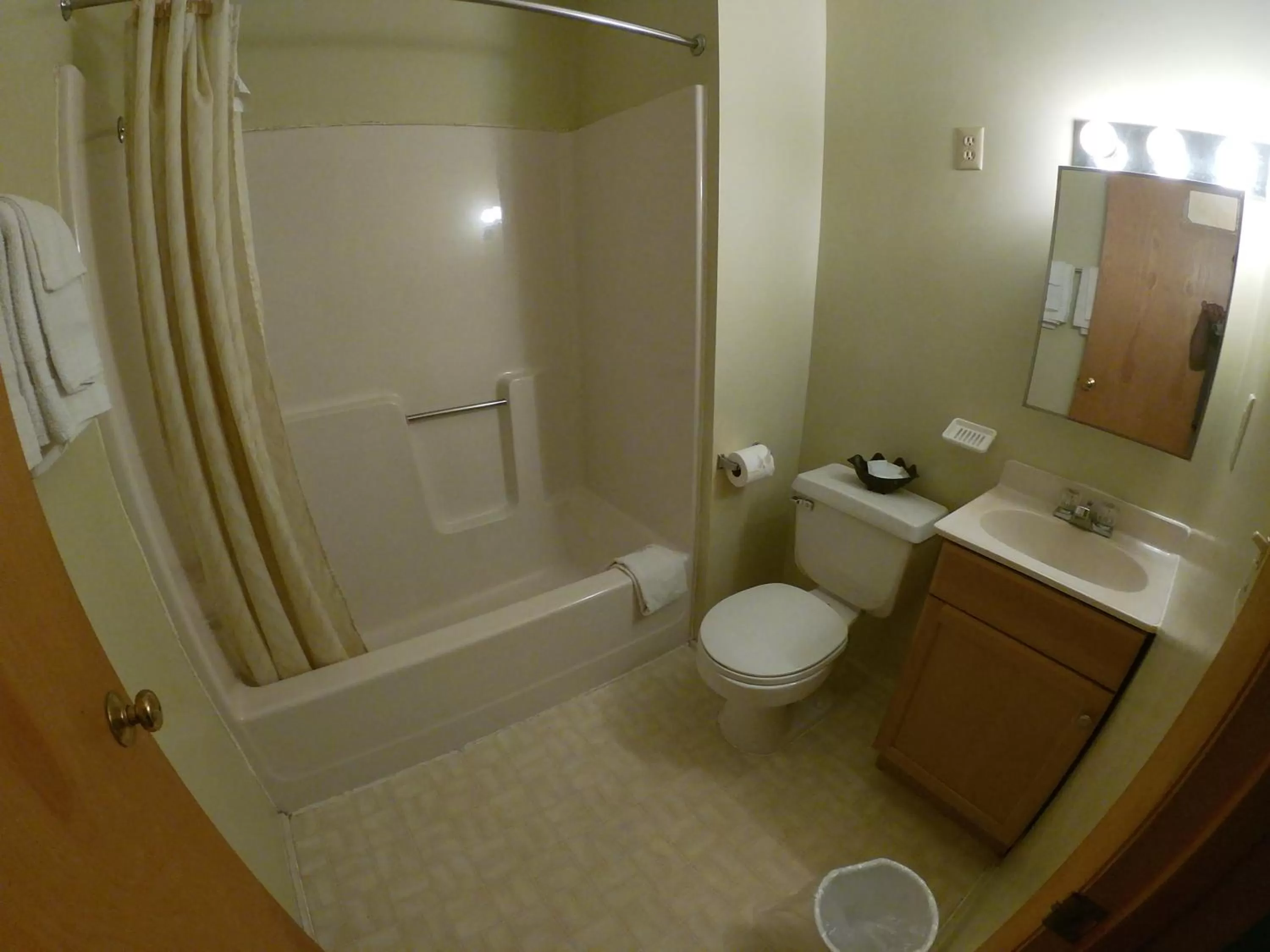 Bathroom in Budget Inn Clearfield PA