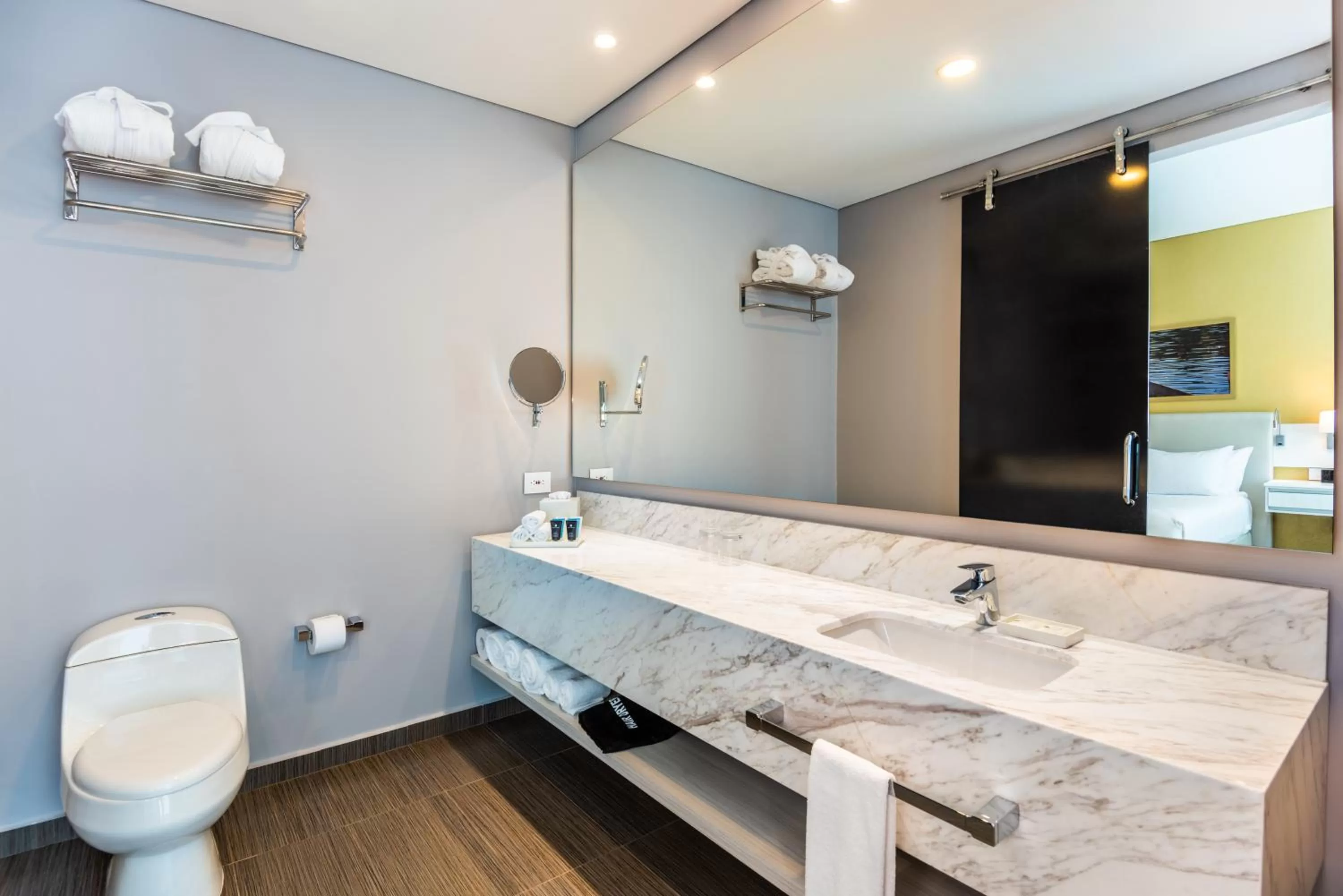 Bathroom in Crowne Plaza Barranquilla by IHG