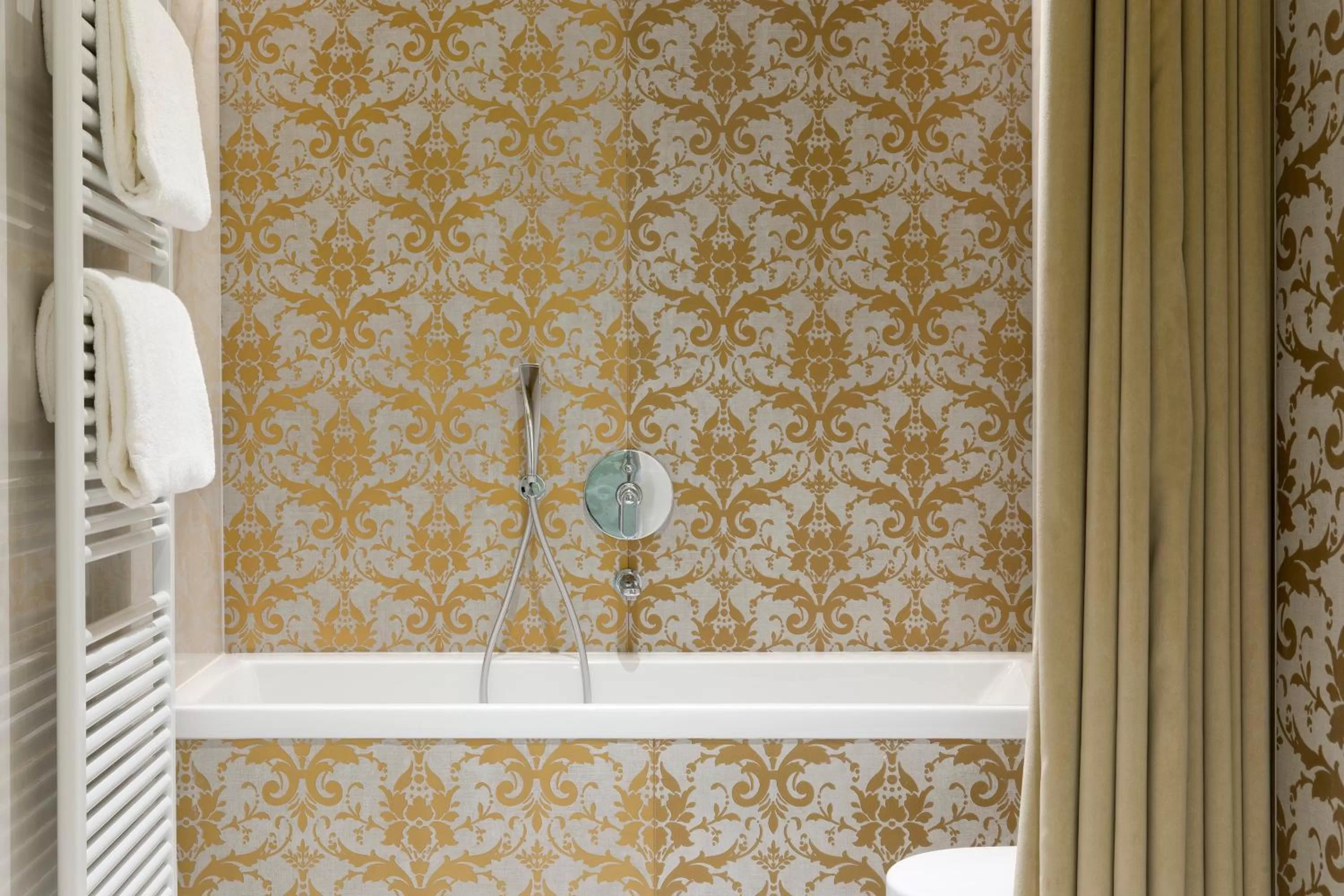 Bathroom in Grand Hotel Duchi d'Aosta