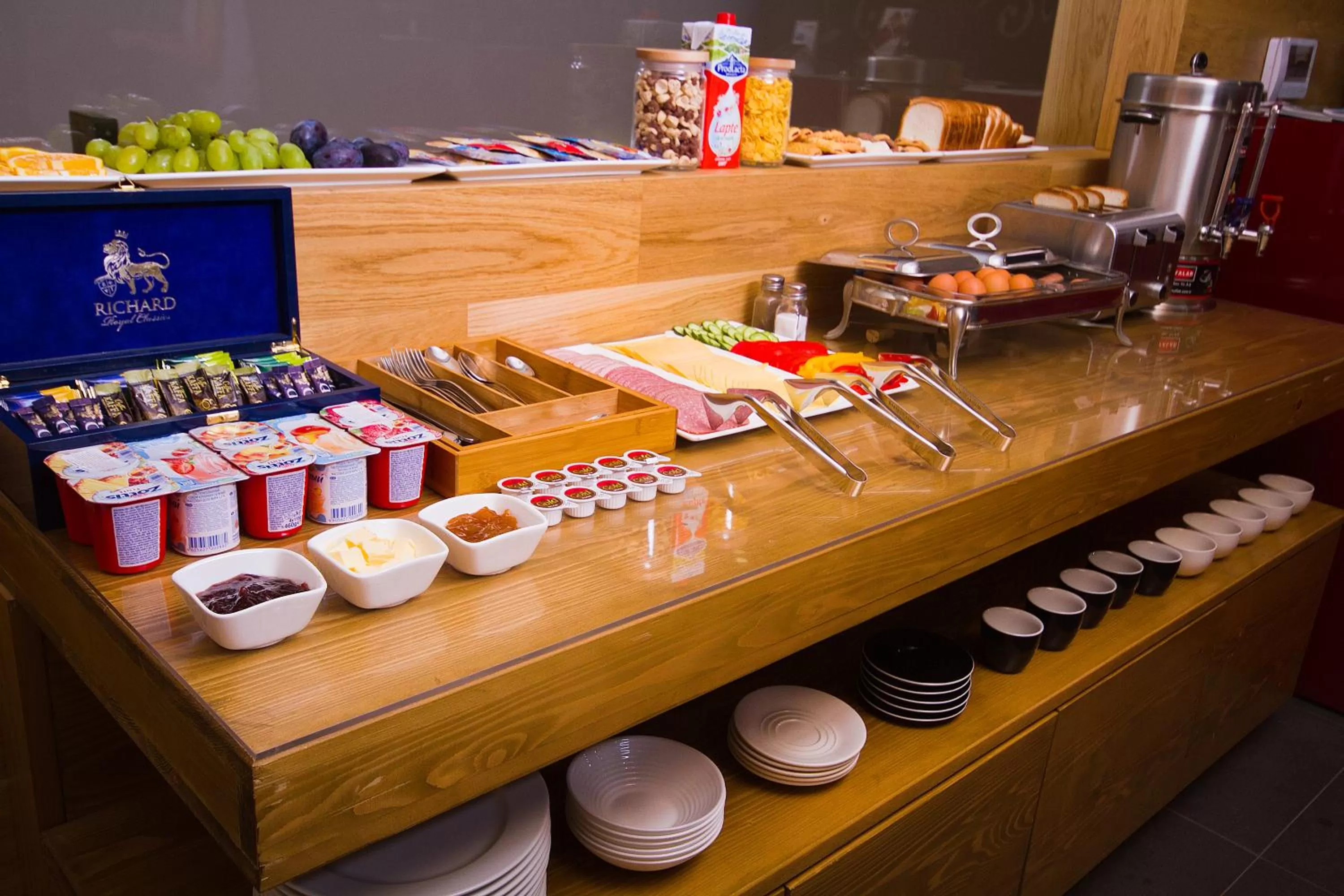 Coffee/tea facilities in Wine Hotel Chisinau