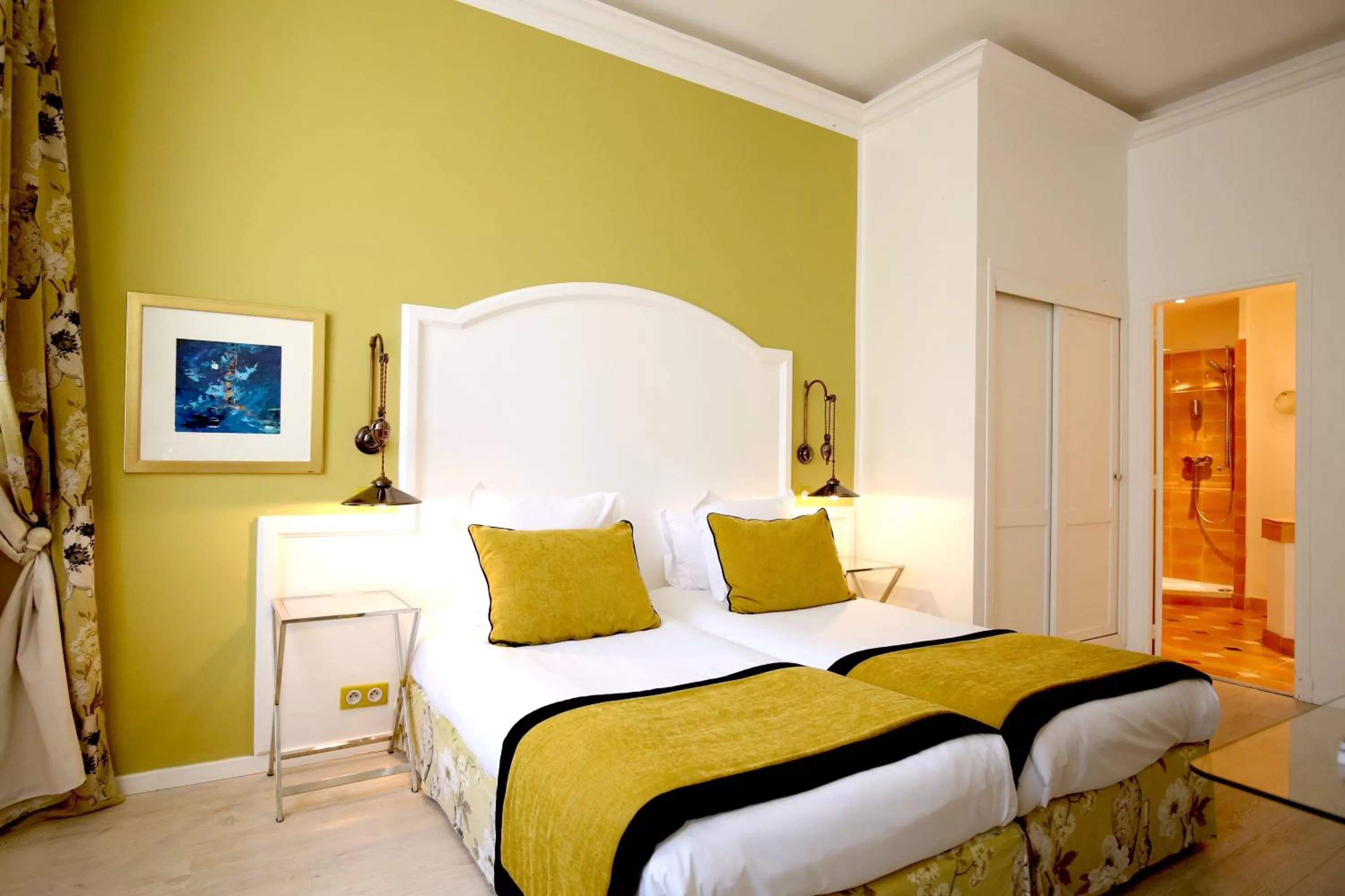 Photo of the whole room, Bed in Hotel Royal Bon Repos