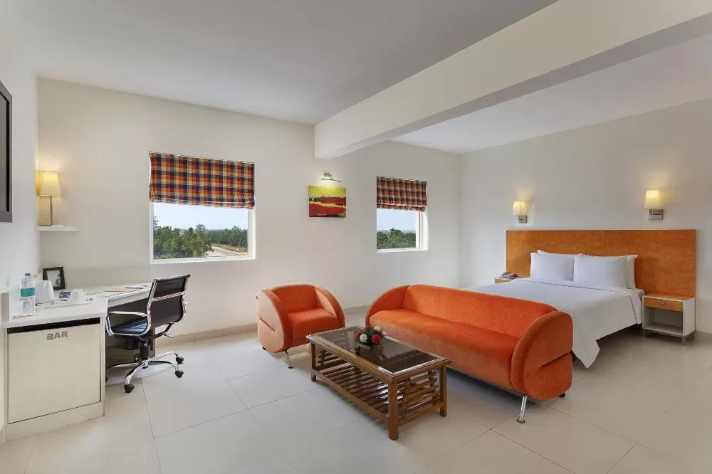 Photo of the whole room, Bed in Hometel Roorkee