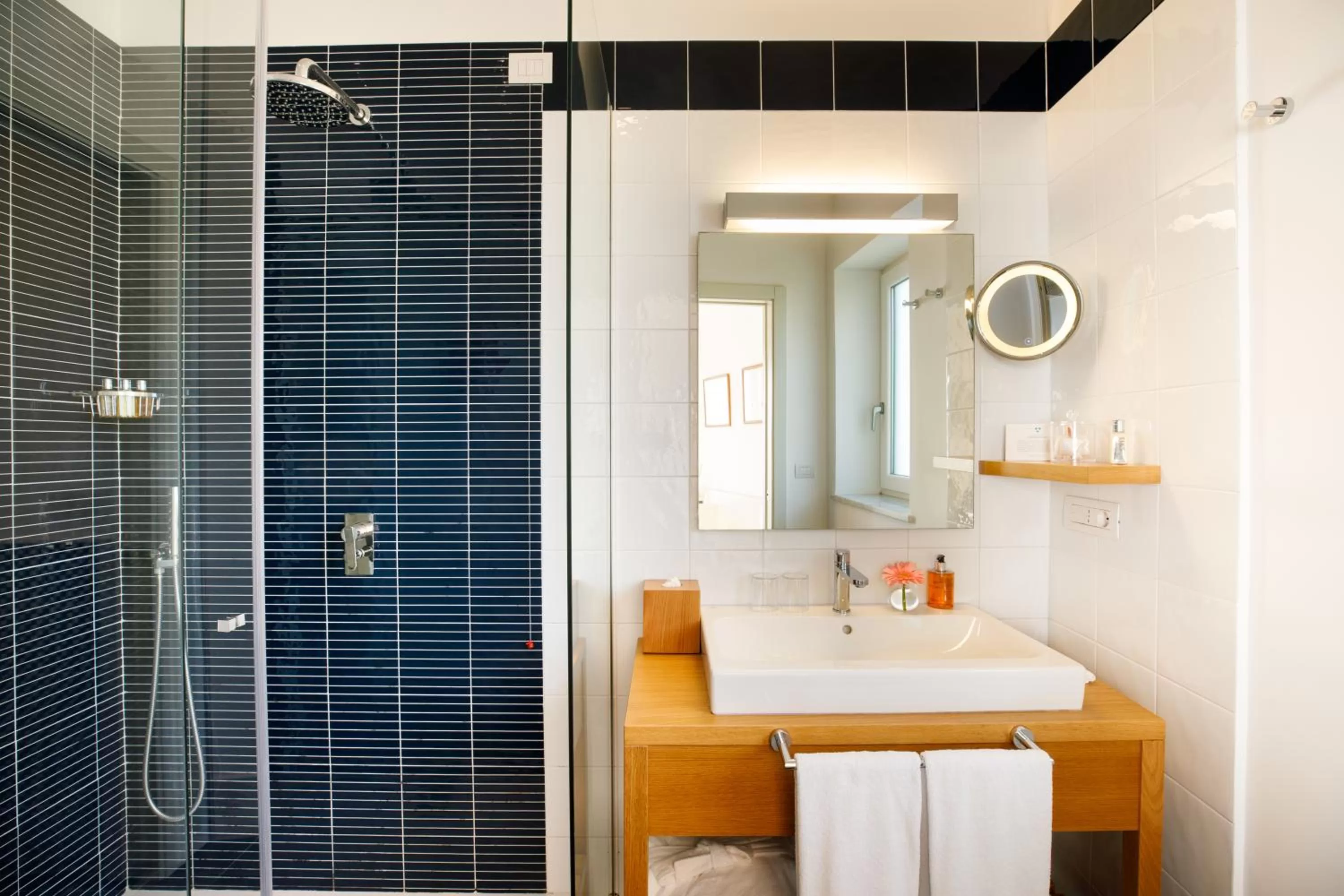 Shower in Villa Fiorella Art Hotel