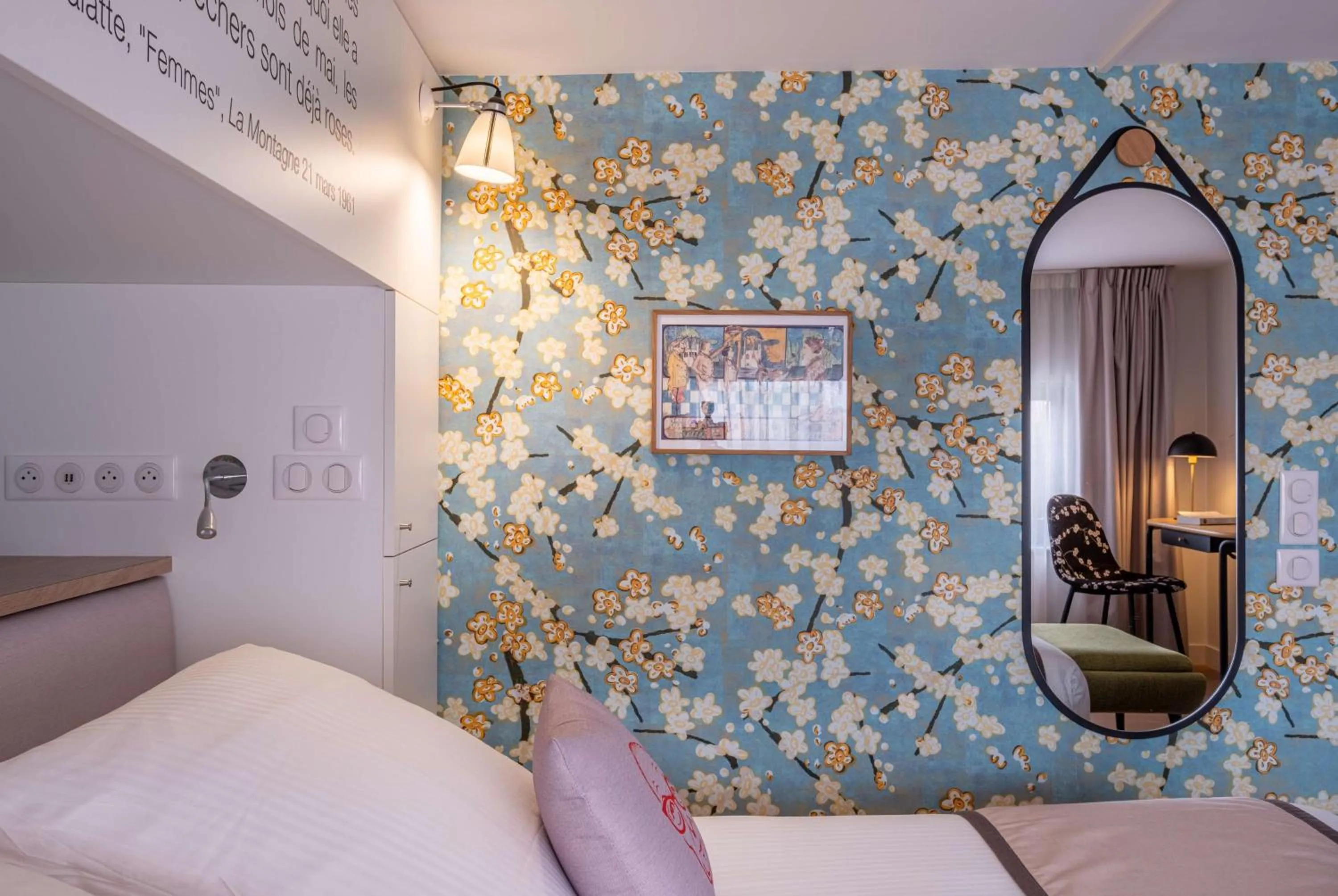 Photo of the whole room, Bed in Hotel Litteraire Alexandre Vialatte, BW Signature Collection