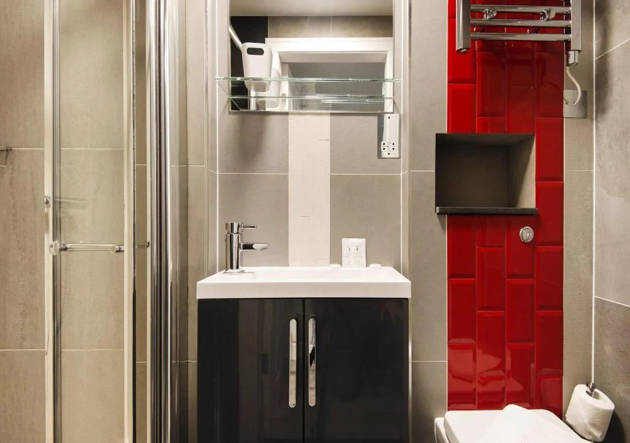 Shower in Wembley Park Hotel