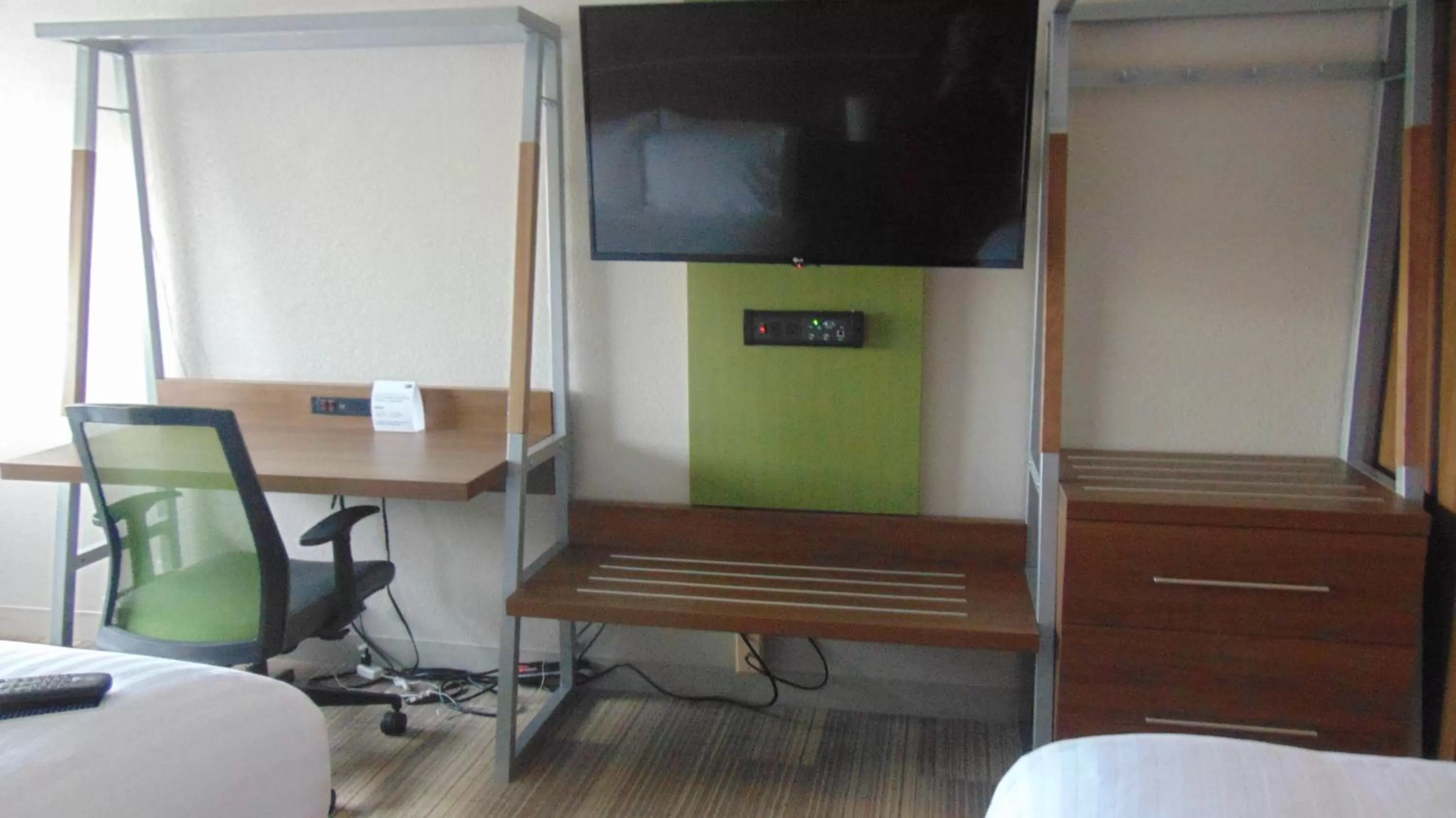 Photo of the whole room in Holiday Inn Express & Suites Wapakoneta by IHG