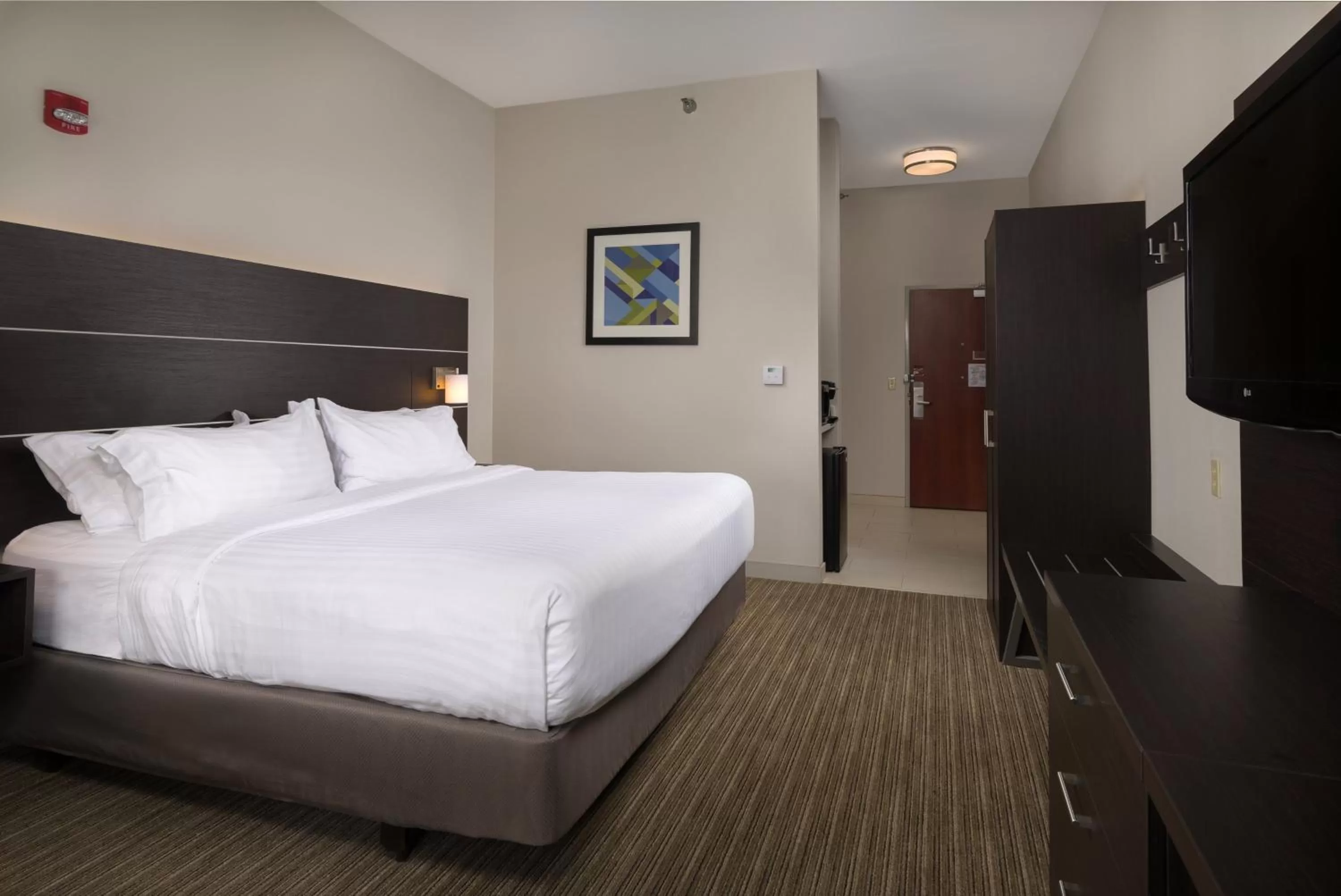 Photo of the whole room, Bed in Holiday Inn Express Independence - Kansas City by IHG