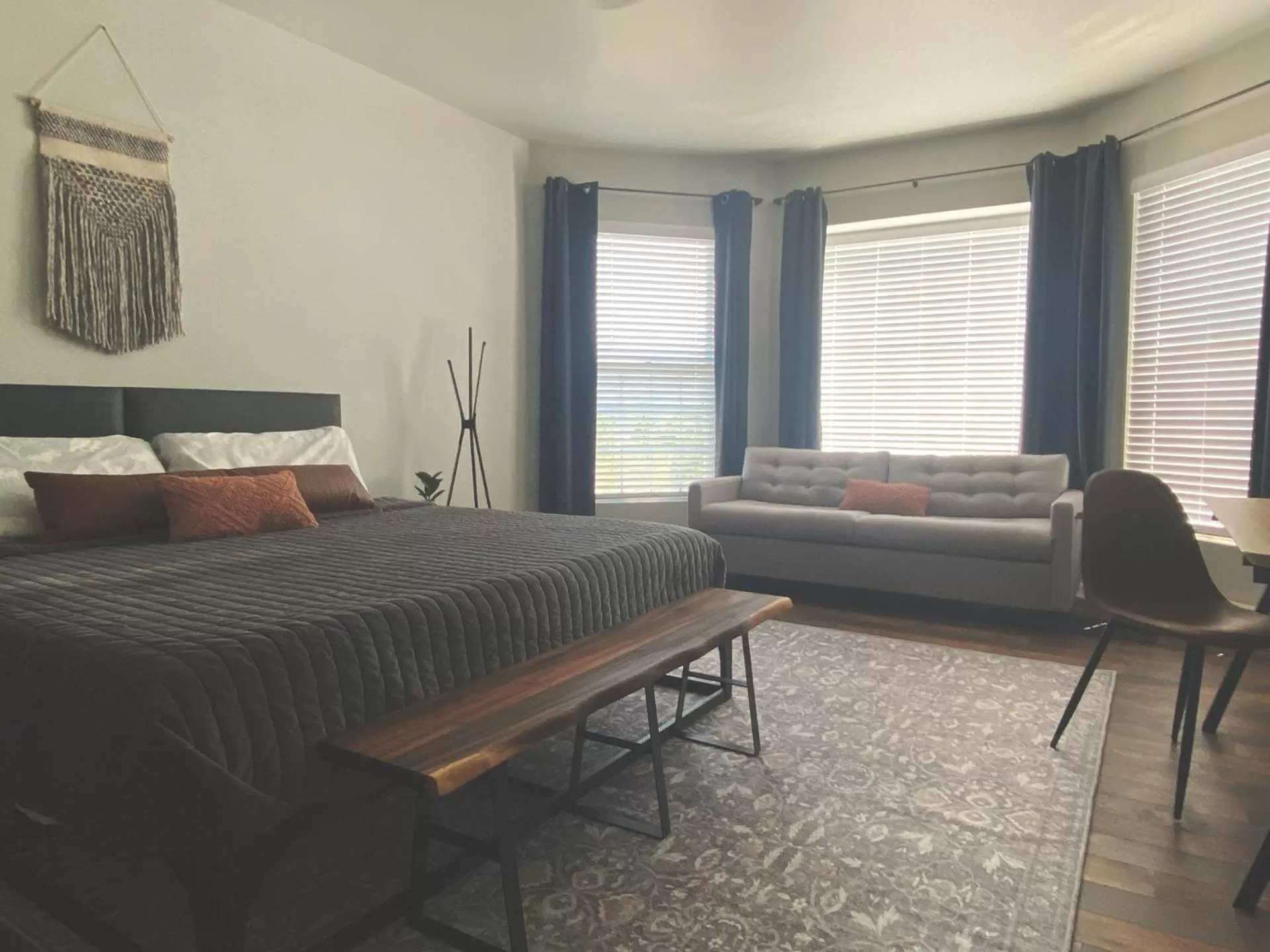 Photo of the whole room, Bed in Winter Park Chateau