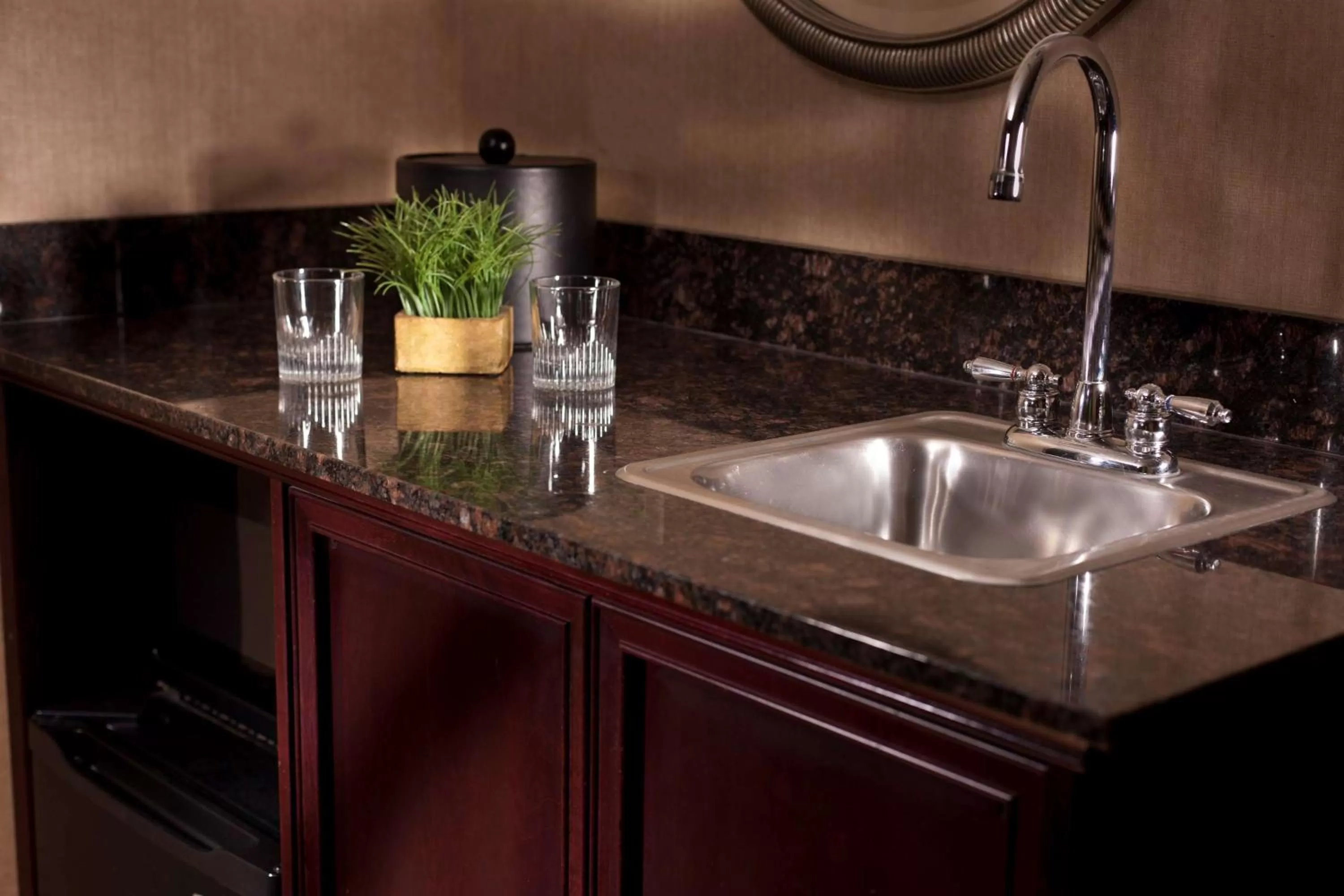 Kitchen or kitchenette in Embassy Suites Lubbock