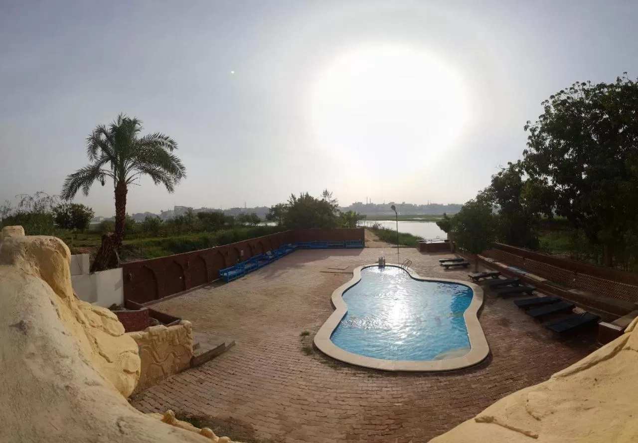 Swimming pool in Al Baeirat Hotel