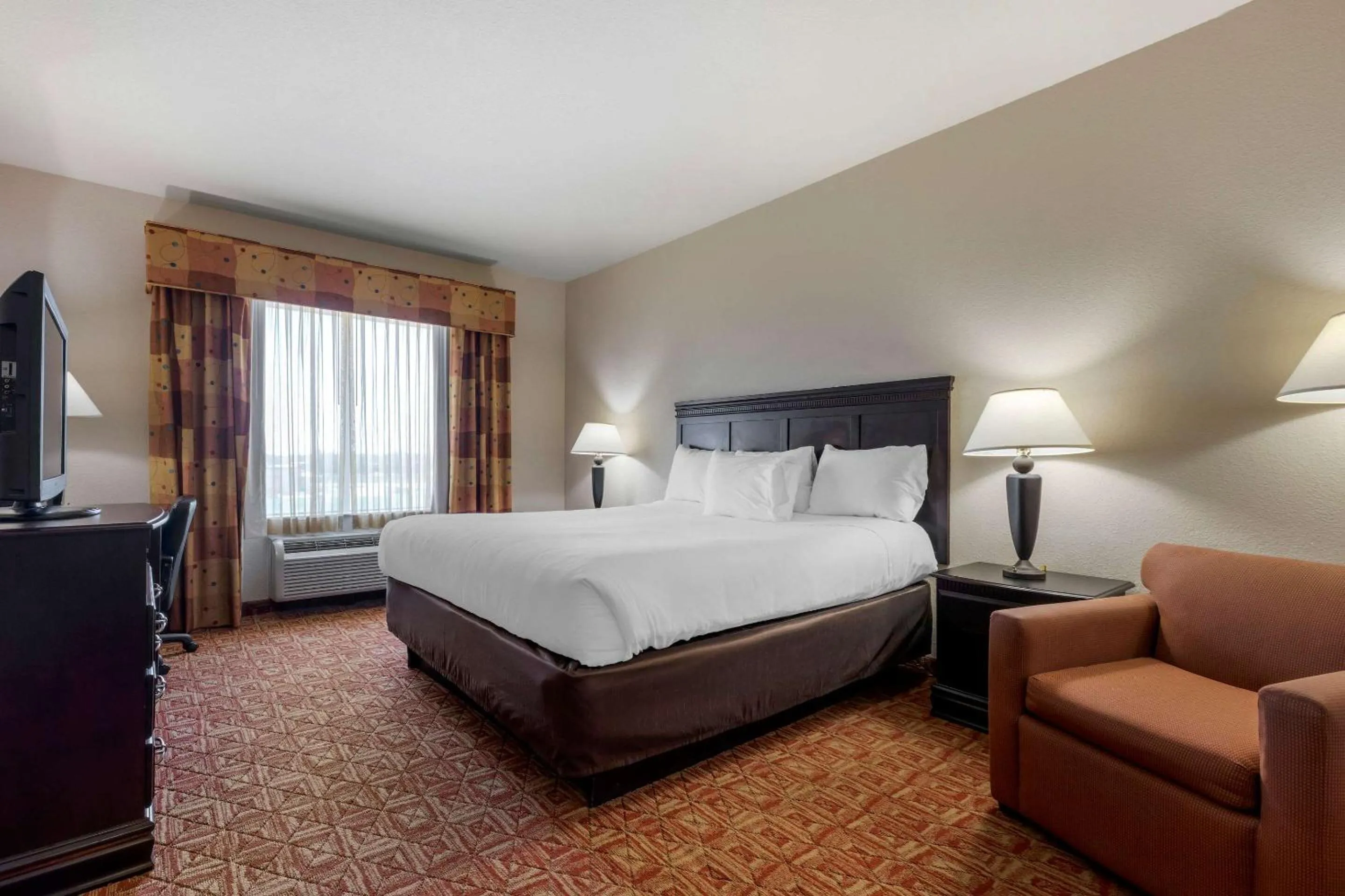 Bed in Comfort Inn & Suites Denison - Lake Texoma