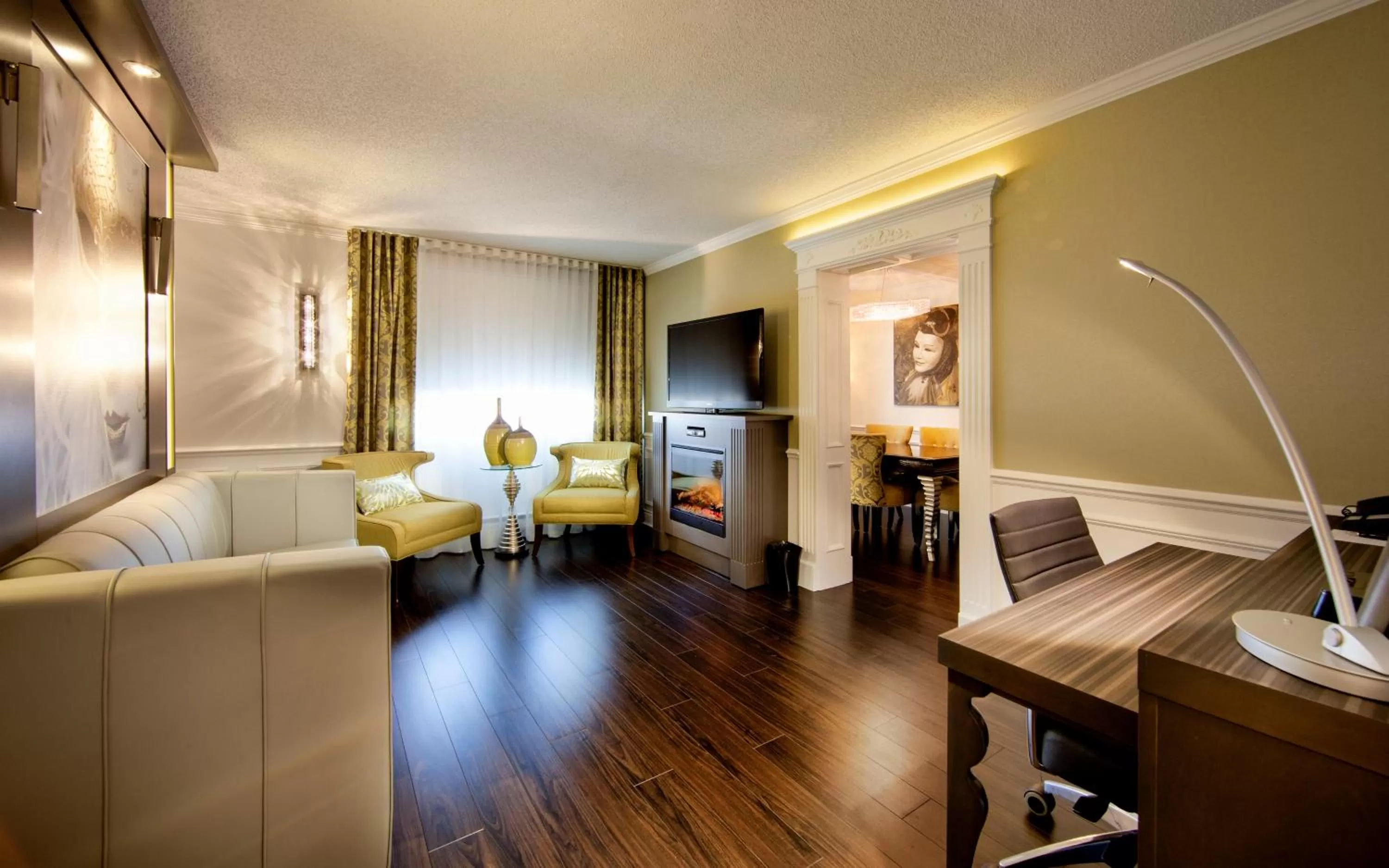 Corporate Suite, 1 Queen Murphy Bed in Hôtel Plaza Québec par JARO