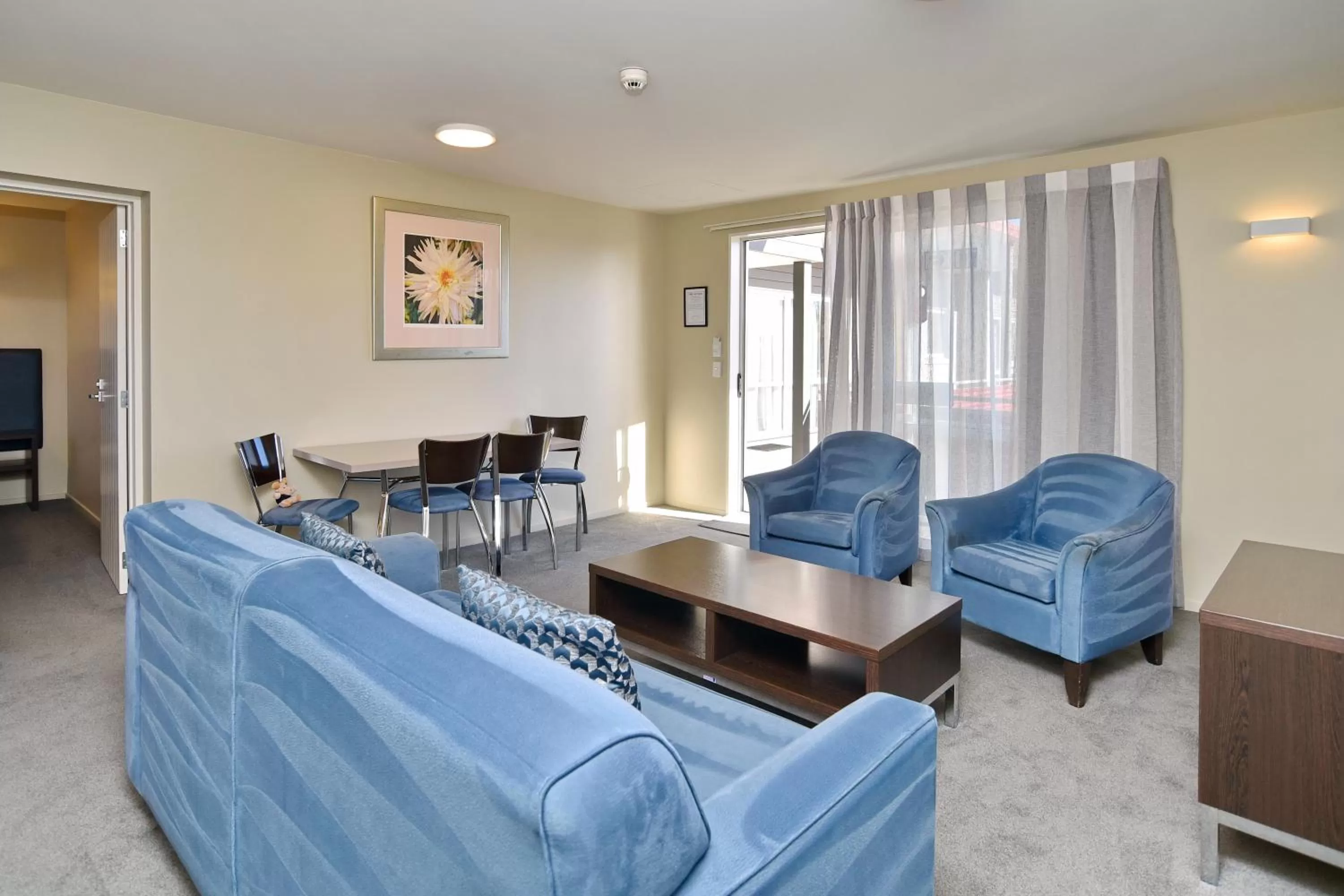 Photo of the whole room, Seating Area in The Riverstone