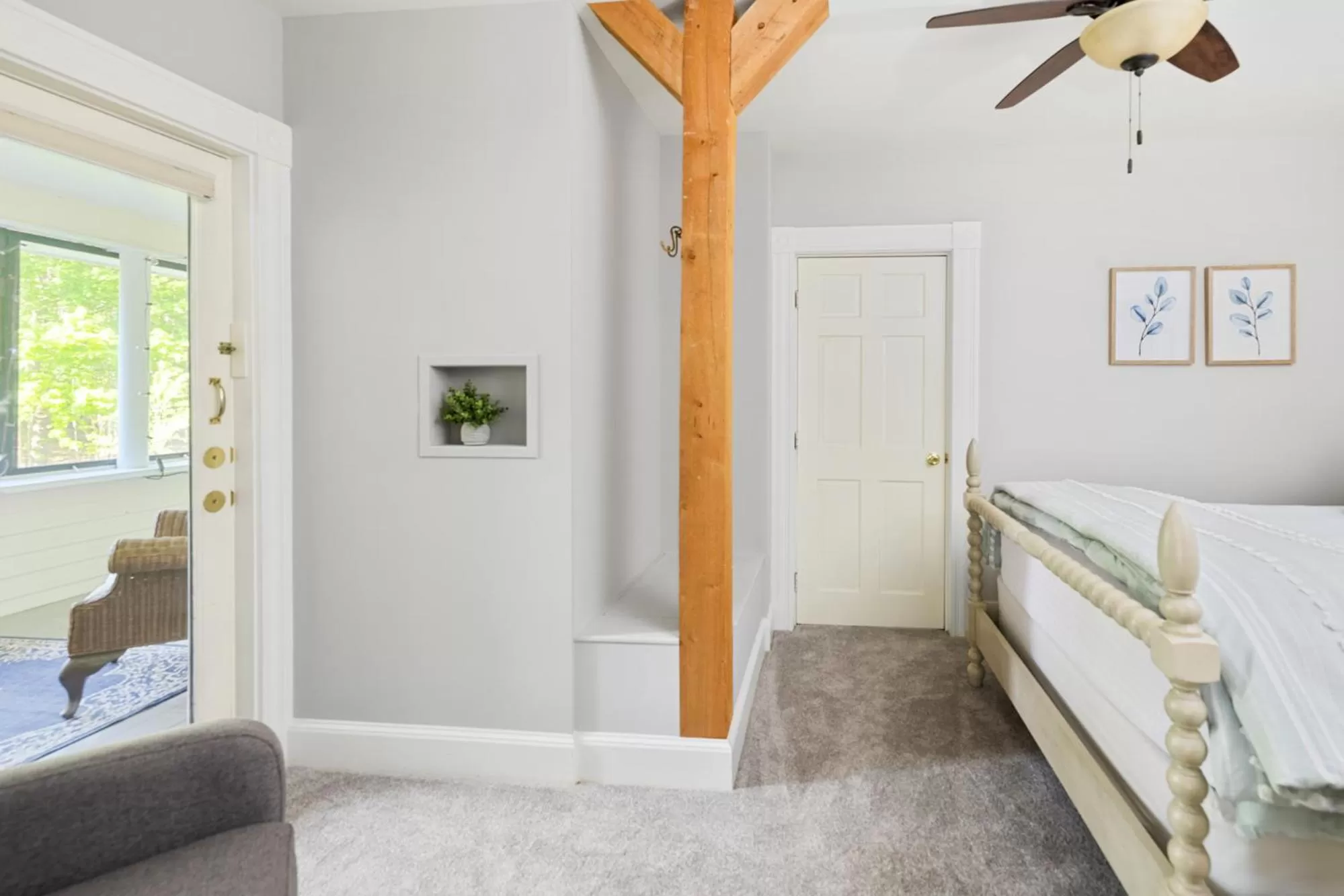 Photo of the whole room, Bed in Noble House Inn