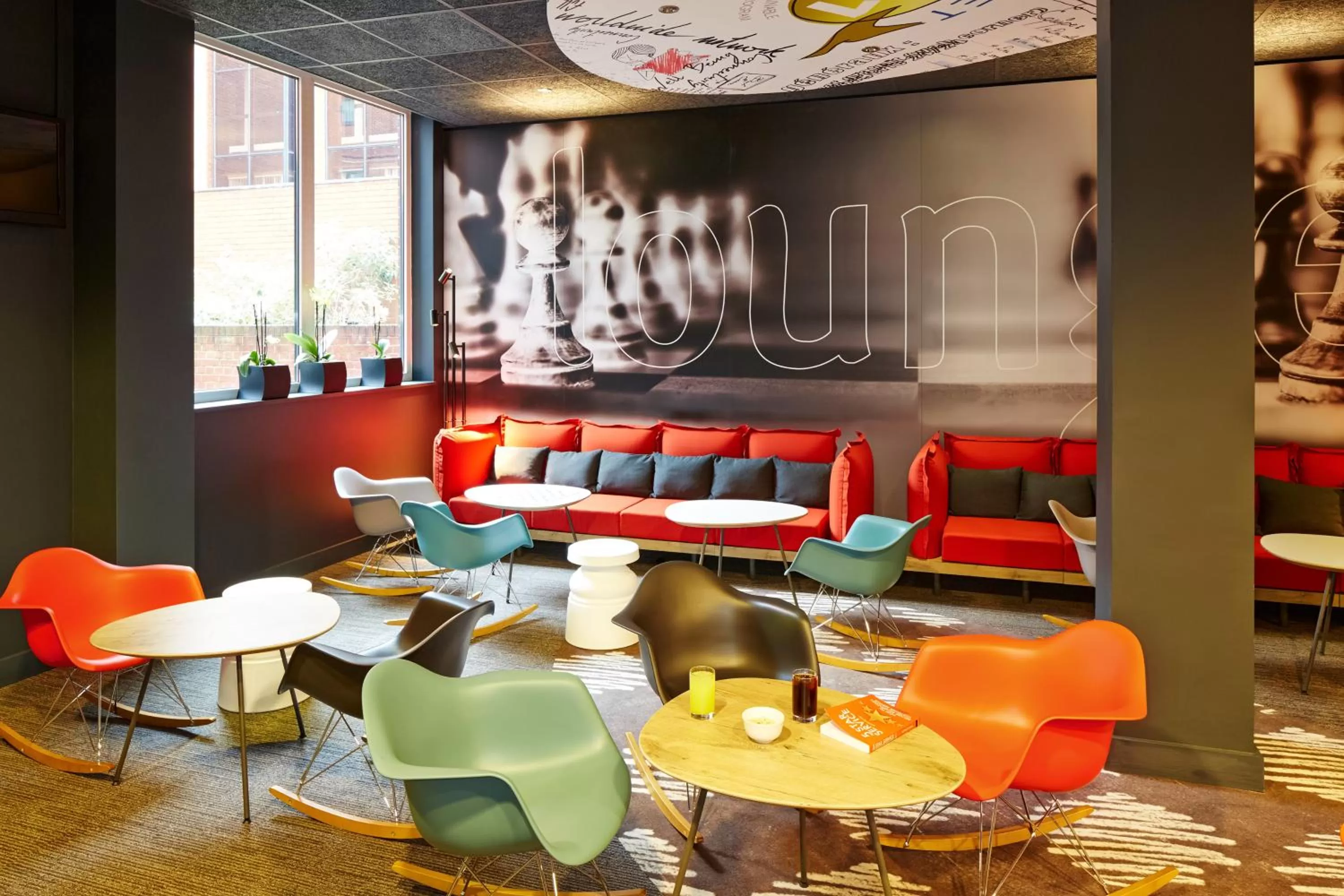 Lounge or bar in ibis Reading Centre