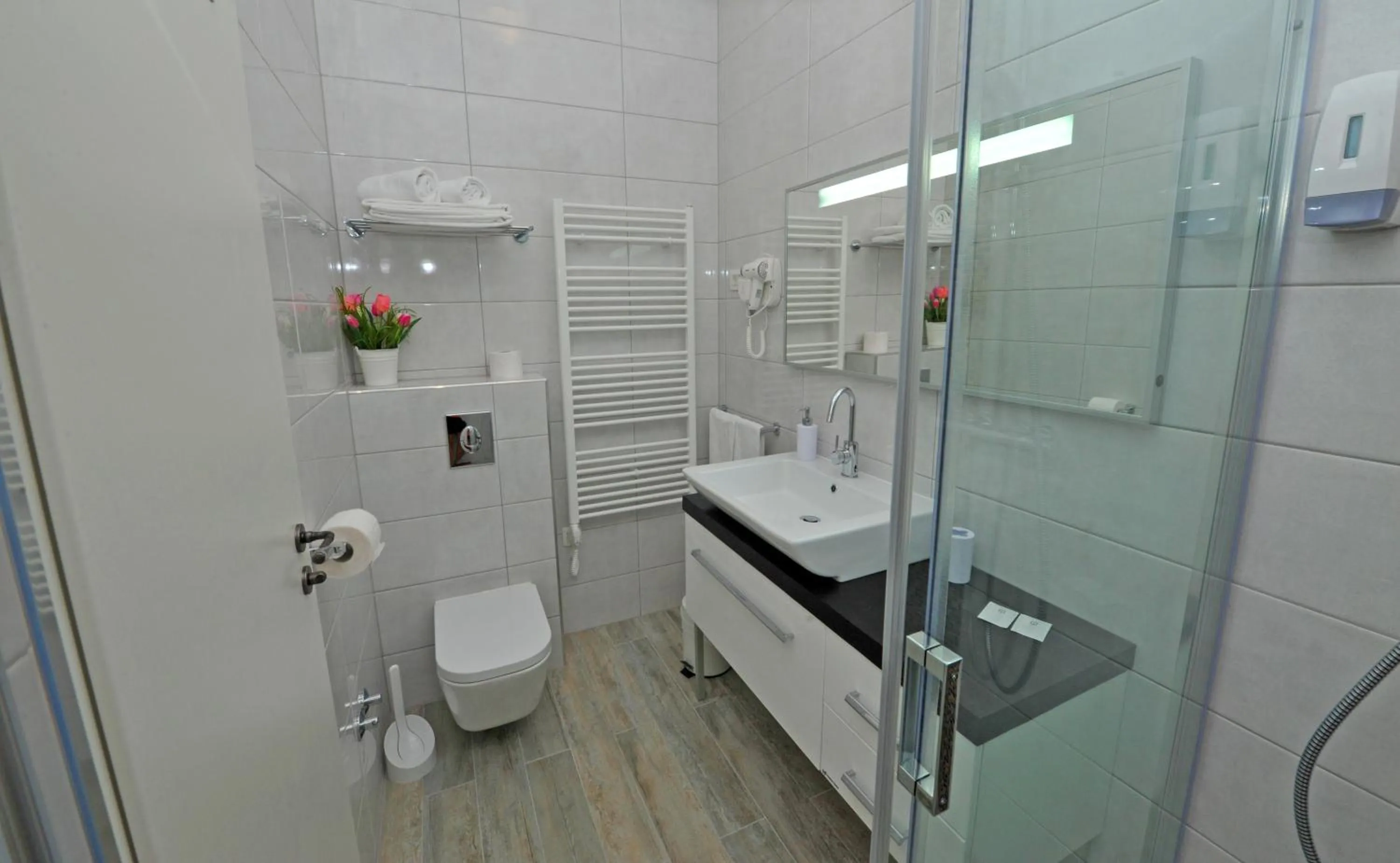 Bathroom in Luxury Rooms Nirvana