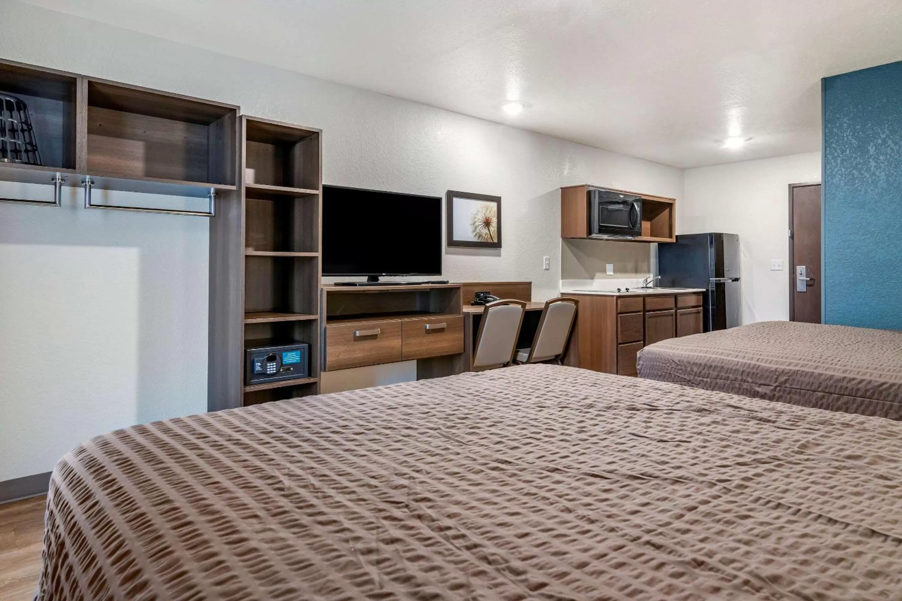 Photo of the whole room, Bed in WoodSpring Suites Brunswick