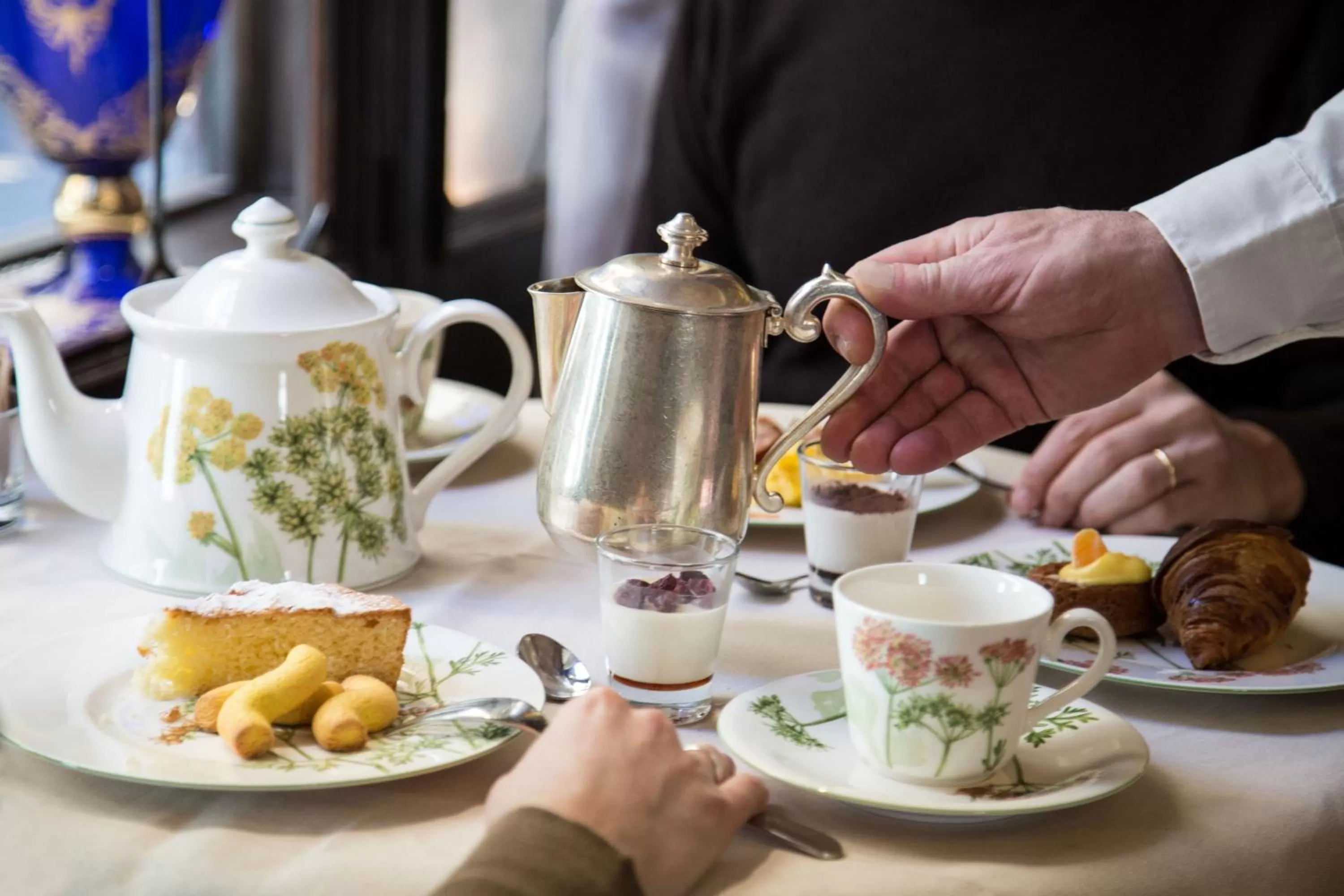 Restaurant/places to eat in Hotel Flora