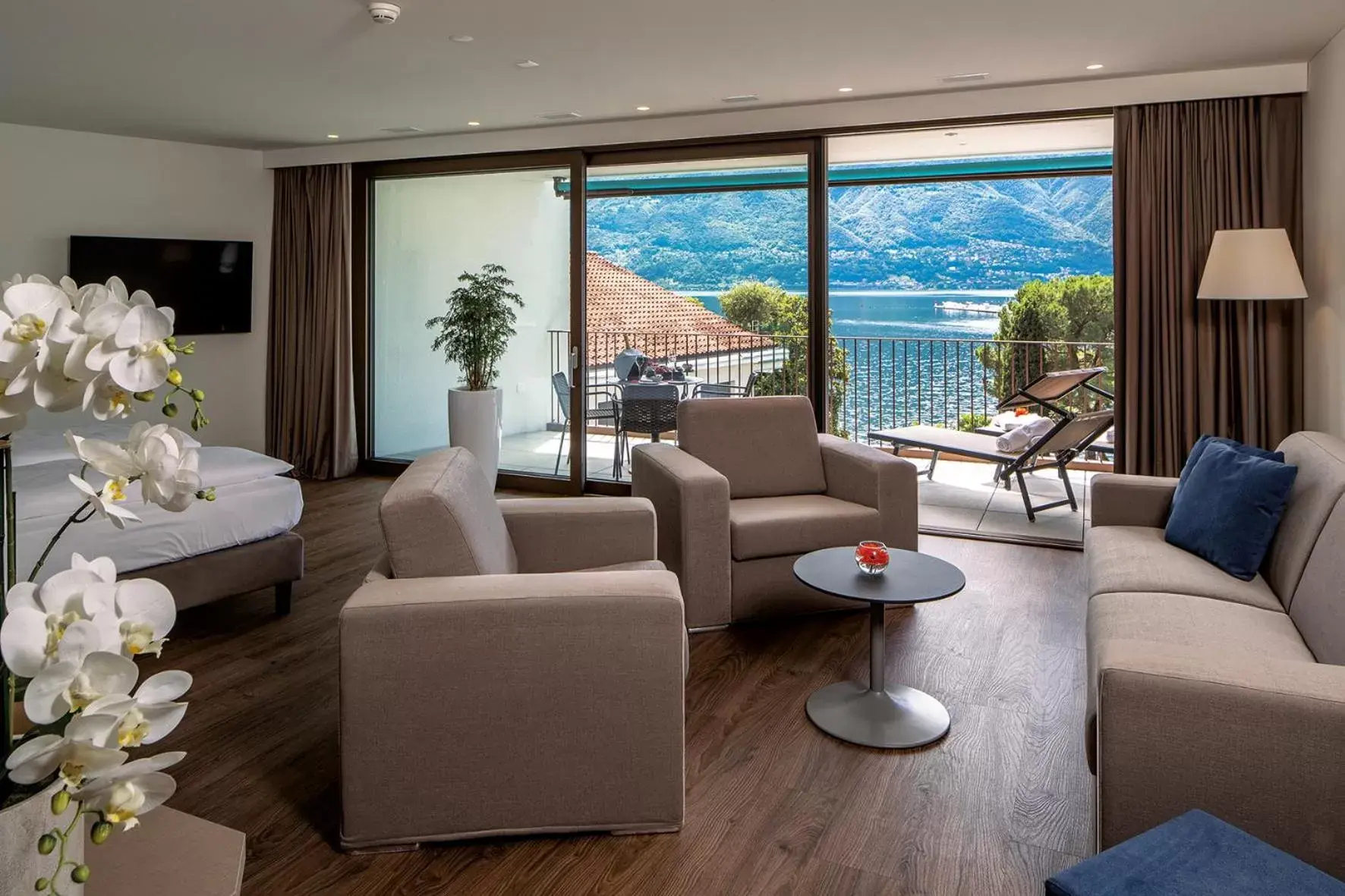 Family Junior Suite with Lake View - Second Floor in Hotel Lago Maggiore - Welcome! Family Junior Suite with Lake View - Second Floor in Hotel Lago Maggiore - Welcome!