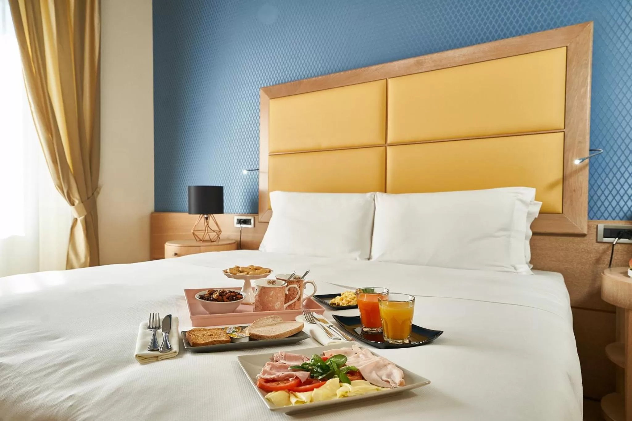 Bedroom, Bed in Hotel Astoria