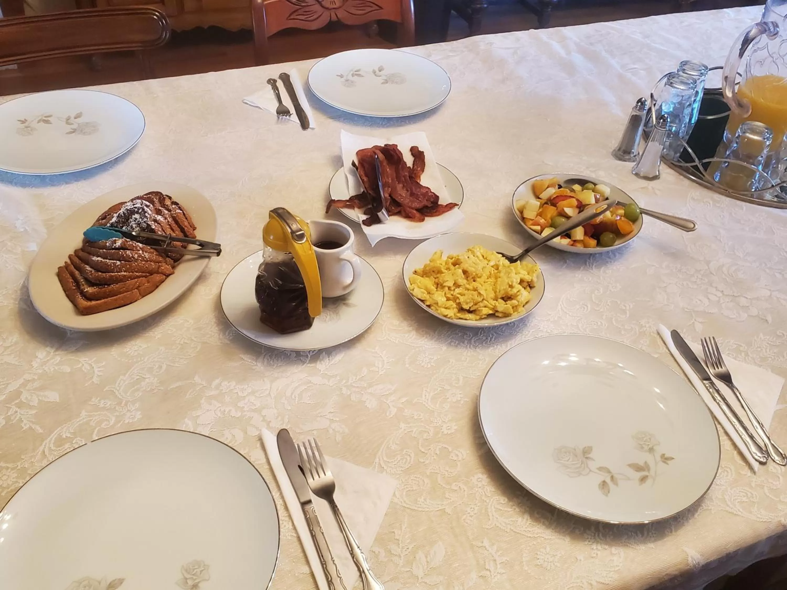 Breakfast in Hall Place B&B