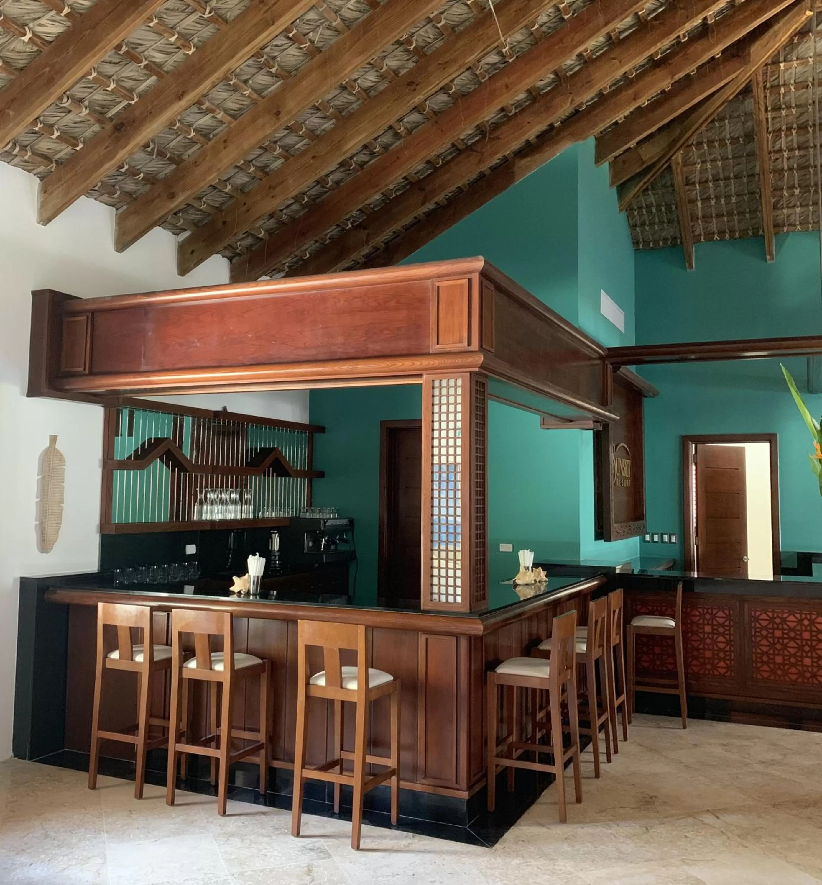 Lounge or bar in Sunset Boutique Hotel All Suites