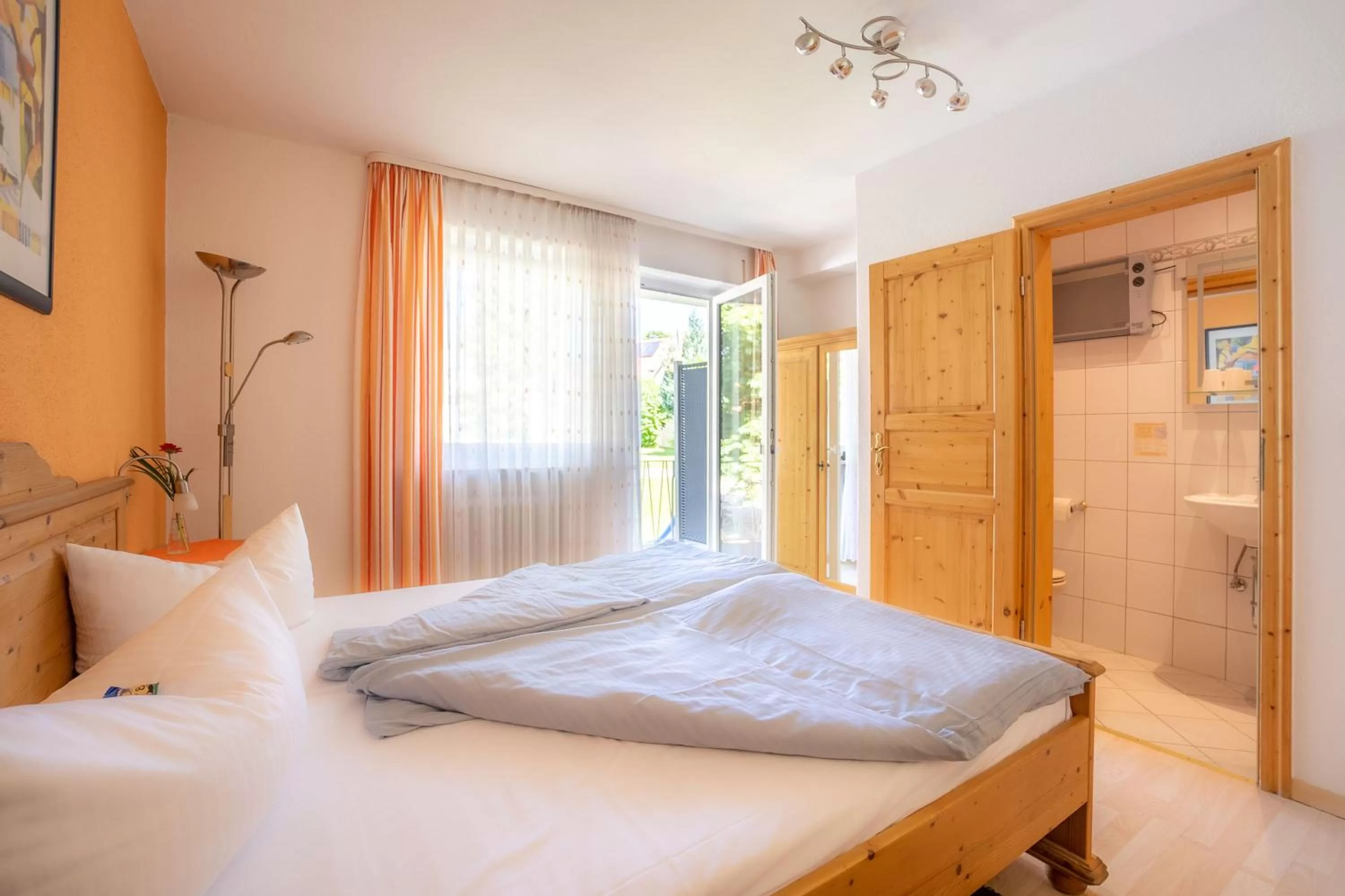 Bedroom, Bed in Landhotel Weißer Hahn