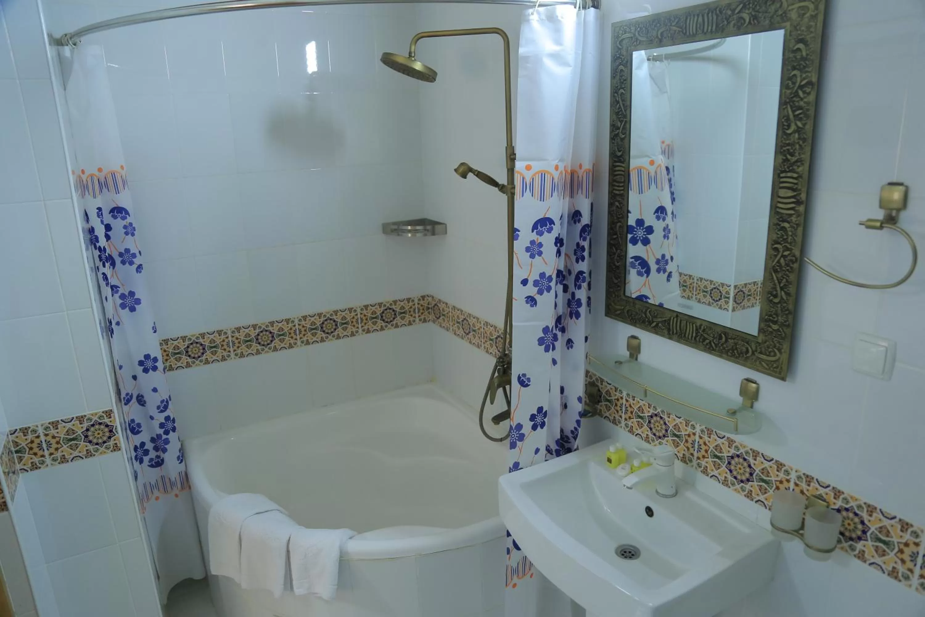 Shower in As-Salam Boutique Hotel