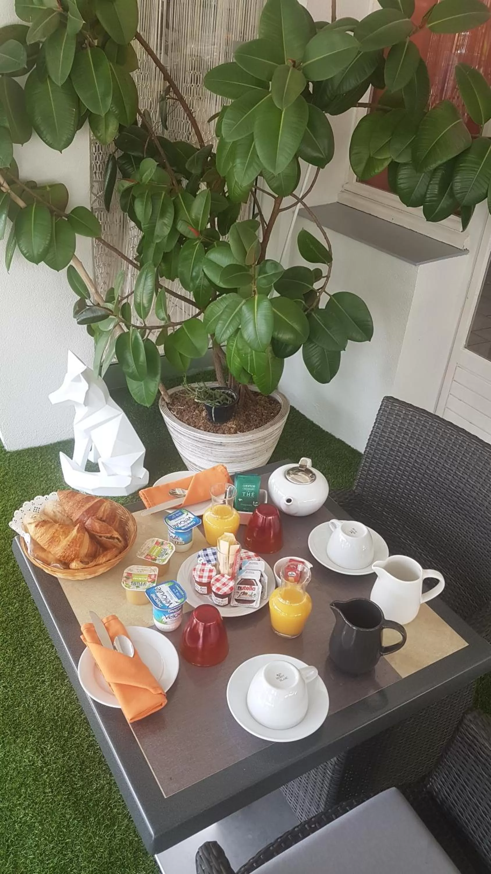 Buffet breakfast in Hotel Le Golfe Bleu