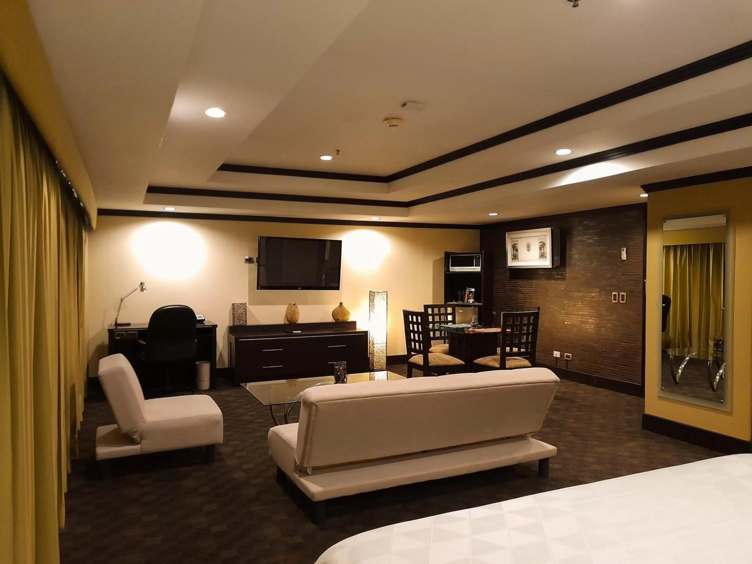 Photo of the whole room, Bed in Holiday Inn Guatemala by IHG