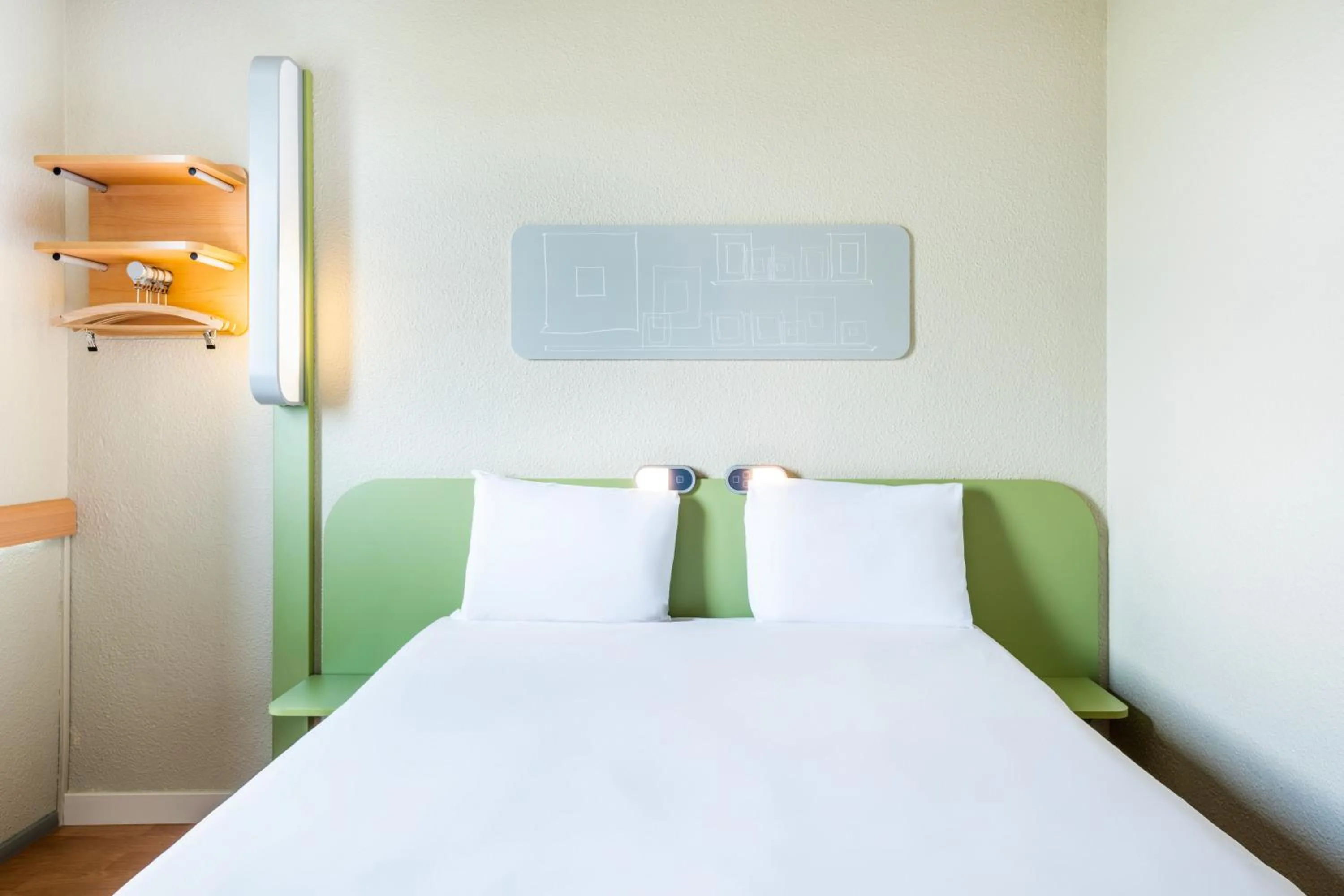Bed in ibis budget Paris Porte de Bercy