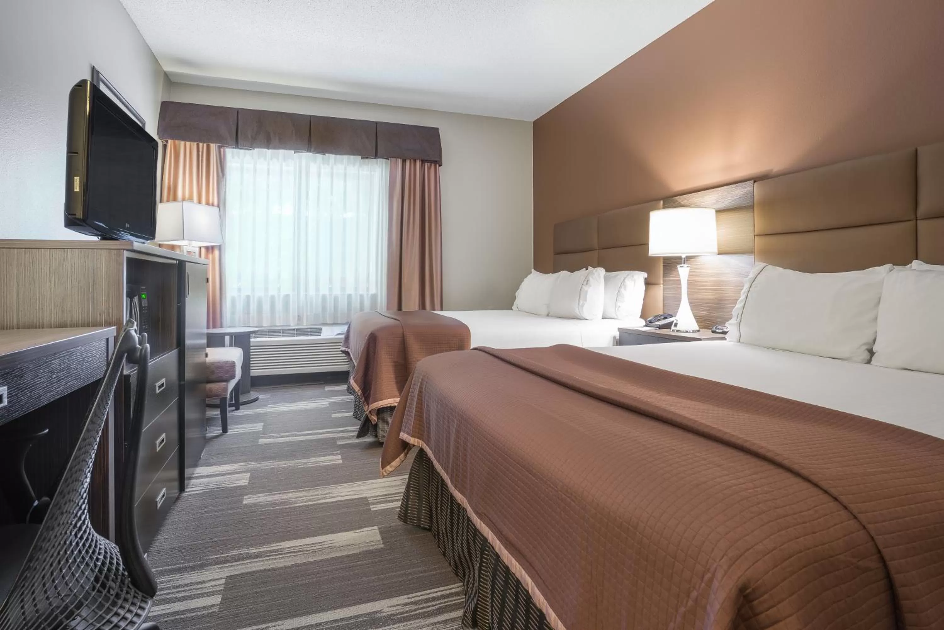 Photo of the whole room, Bed in Holiday Inn Express Hotel & Suites St. Paul - Woodbury by IHG