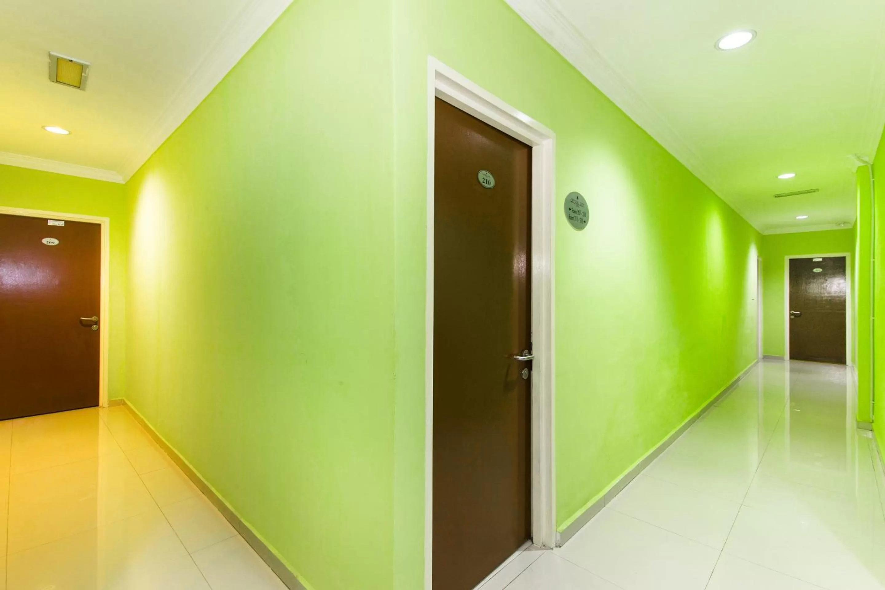 Lobby or reception in Crystal City Hotel