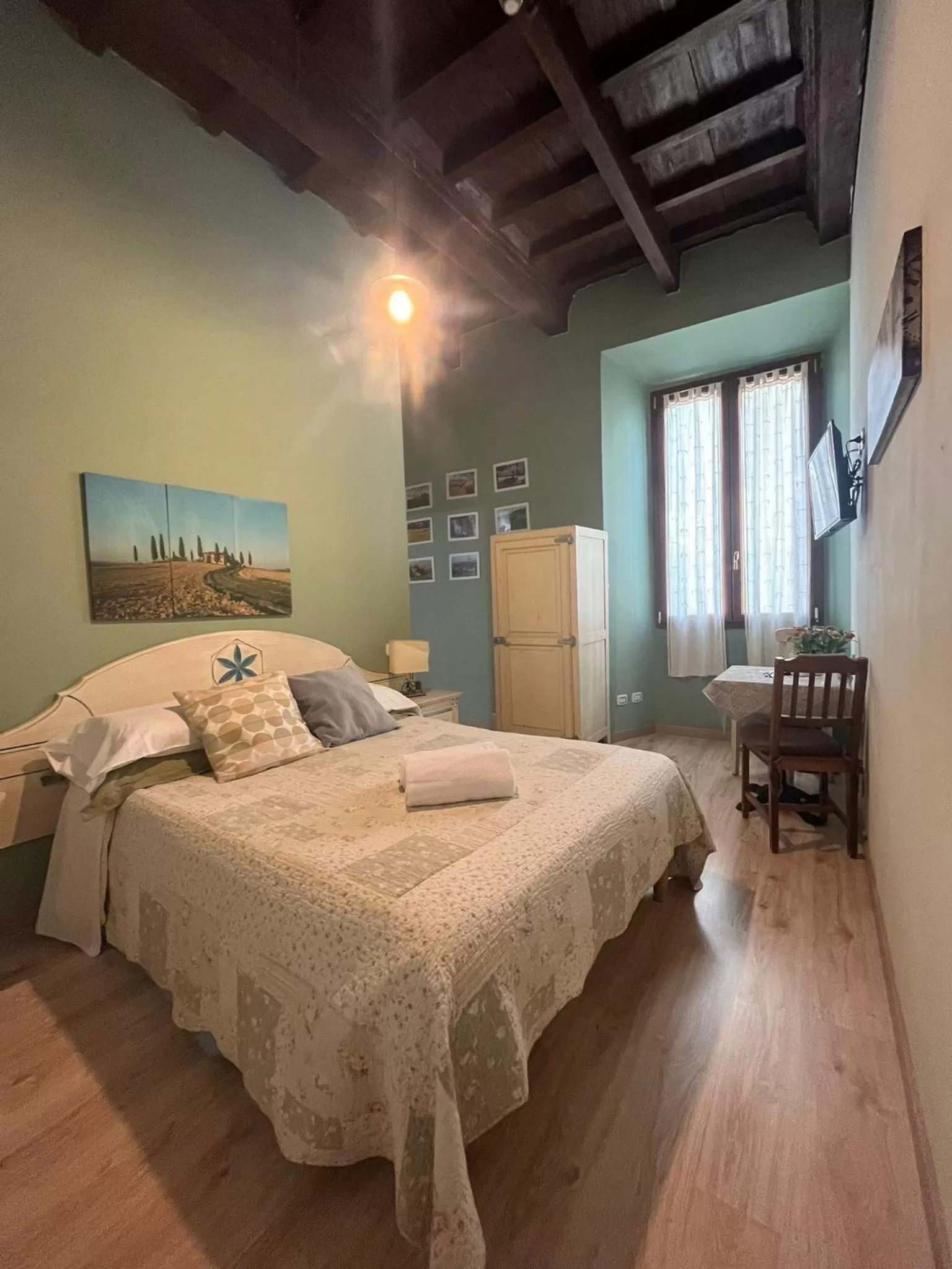 Photo of the whole room, Bed in Cicerone Guest House